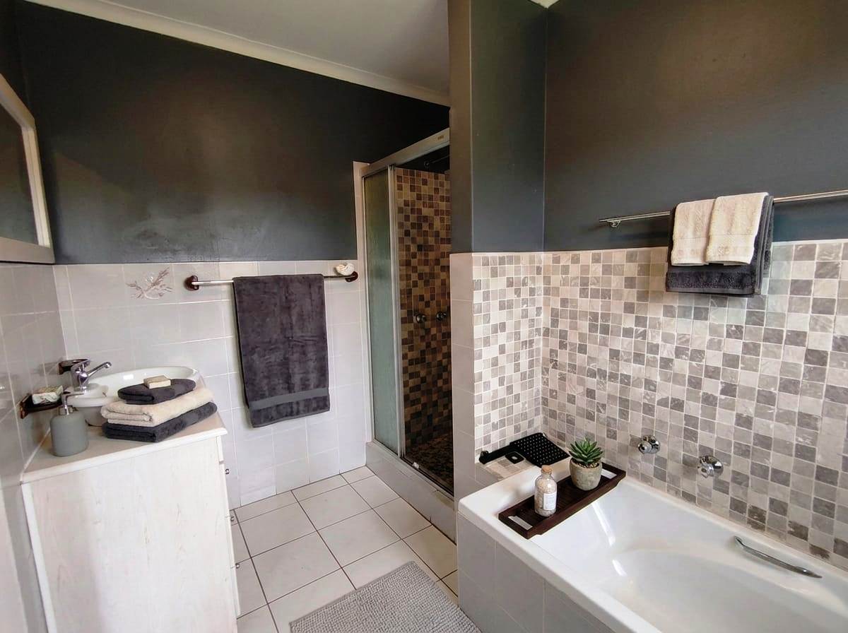 Five bedroom house for sale in old Doornpoort