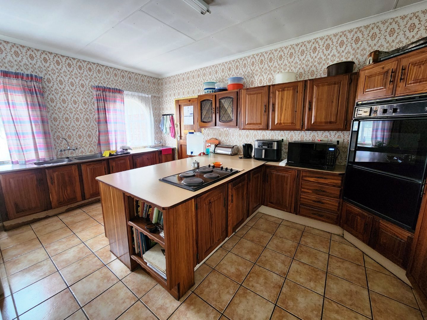 Large three bedroom house for sale in Dorandia