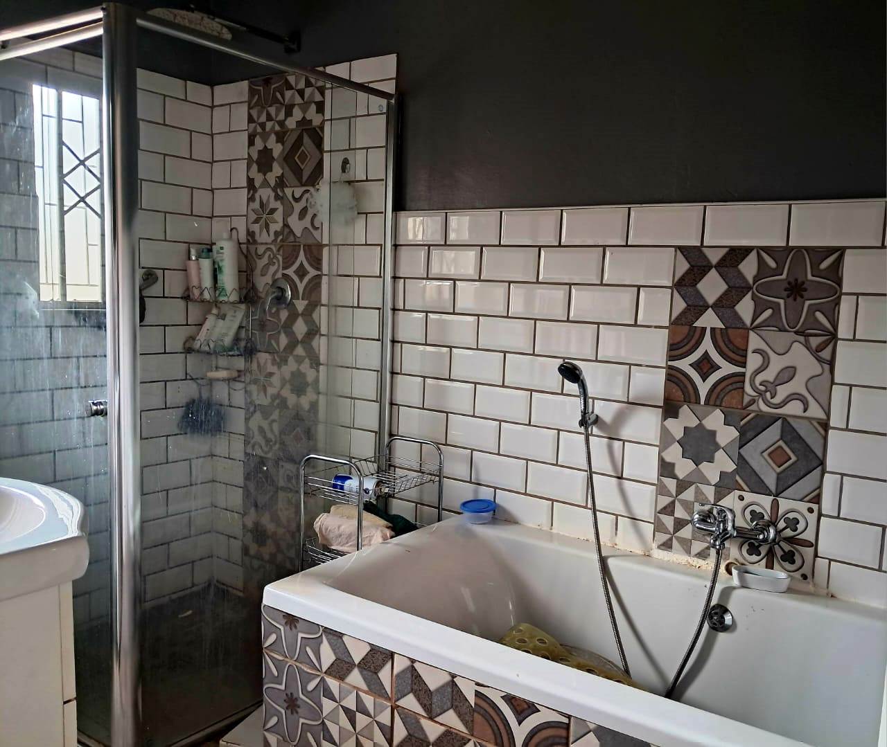 Spacious three bedroom for sale – old Orchards