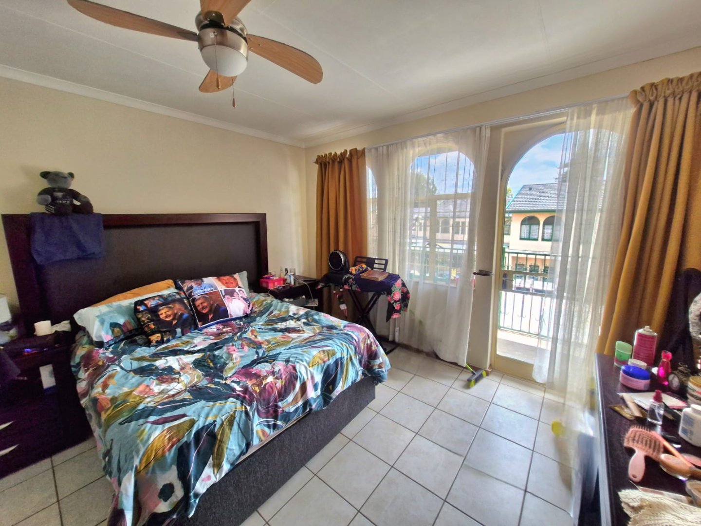 Large three bedroom for sale in Sinoville