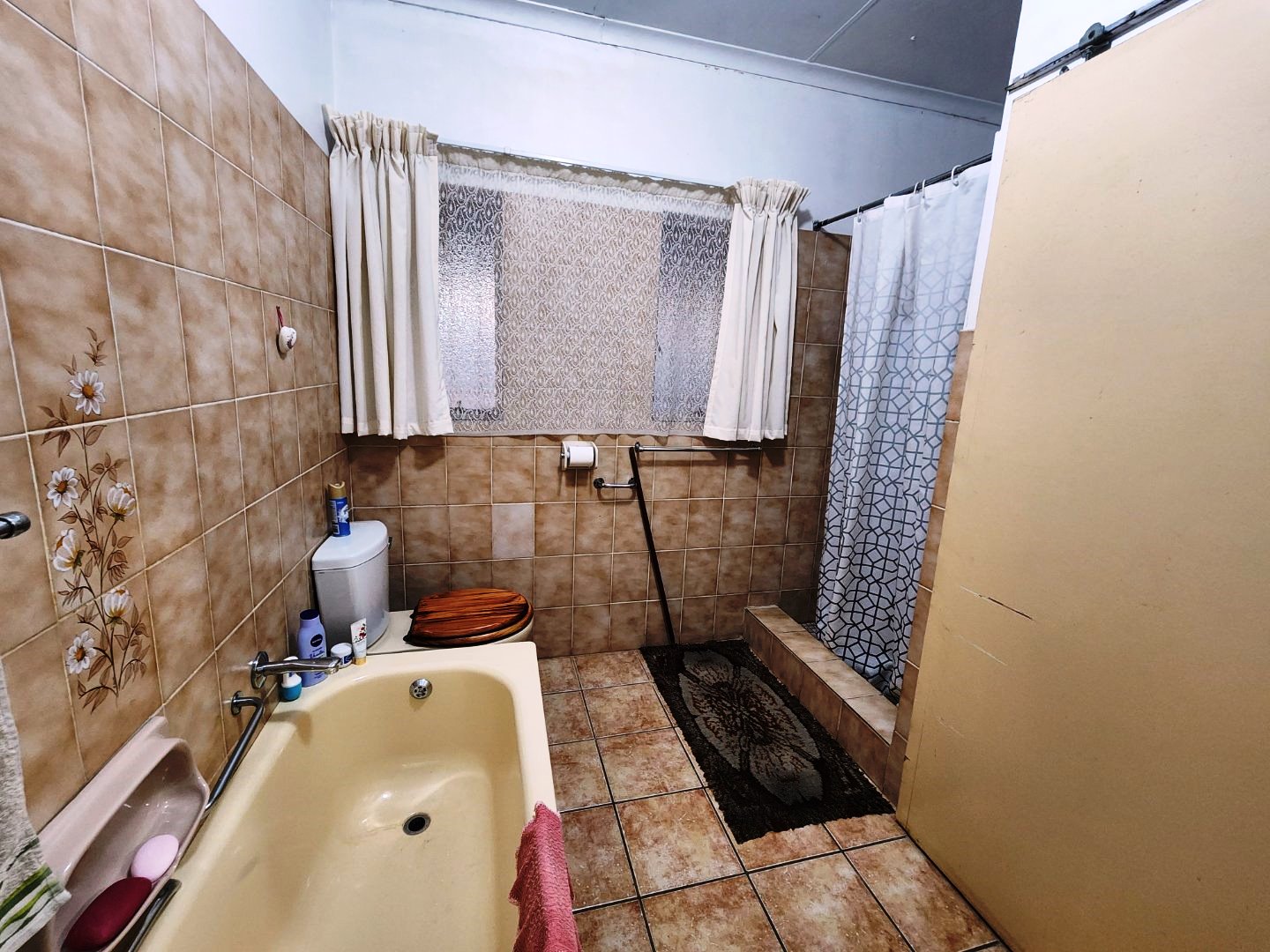 Large three bedroom house for sale in Dorandia