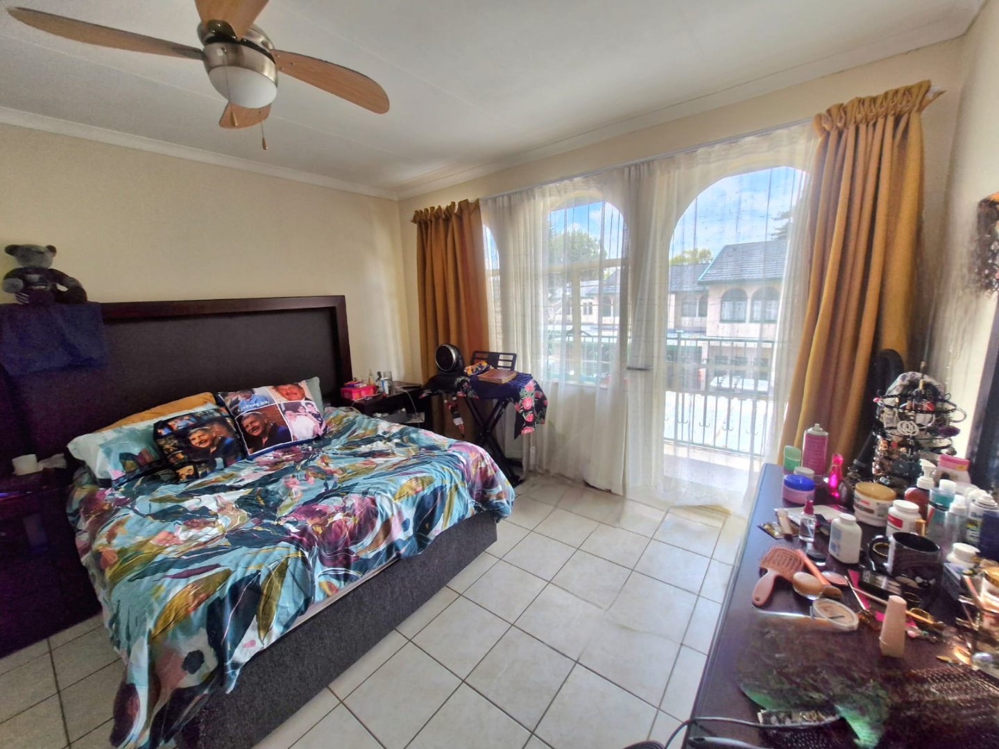 Large three bedroom for sale in Sinoville