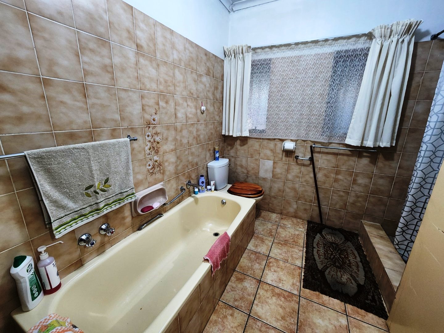 Large three bedroom house for sale in Dorandia