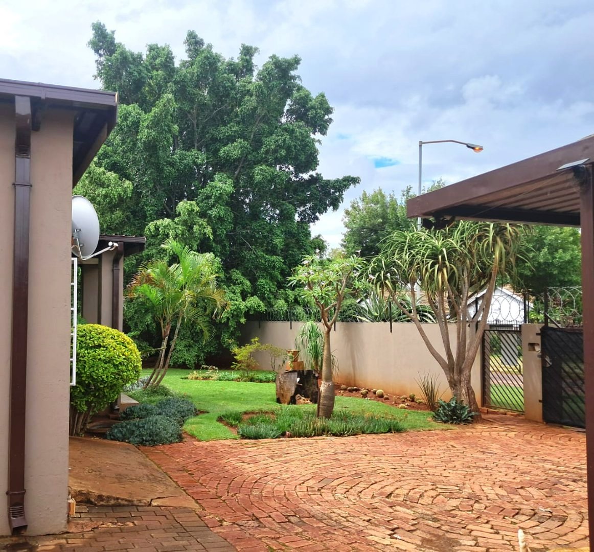 Spacious three bedroom for sale – old Orchards