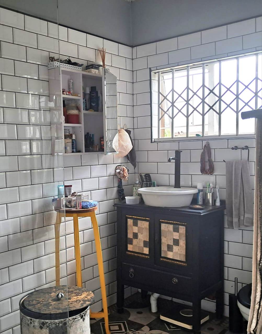 Spacious three bedroom for sale – old Orchards