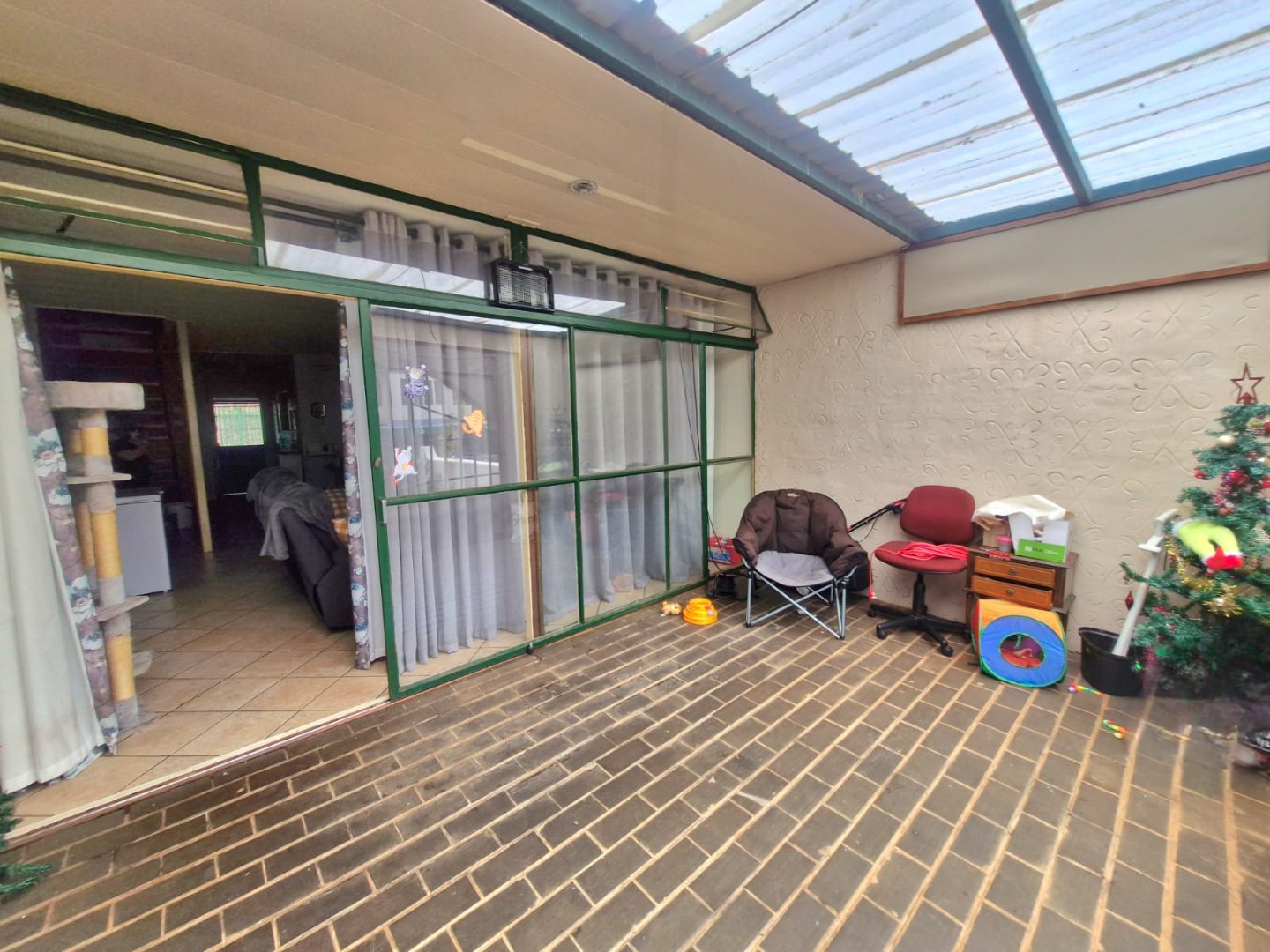 Large three bedroom for sale in Sinoville