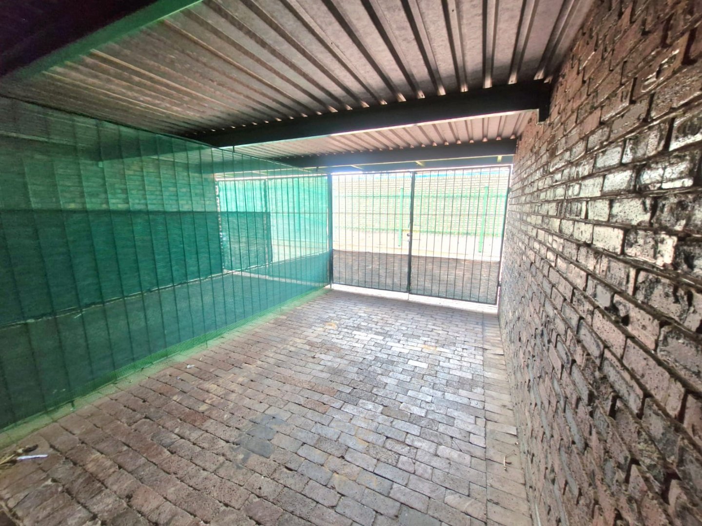 Large three bedroom for sale in Sinoville