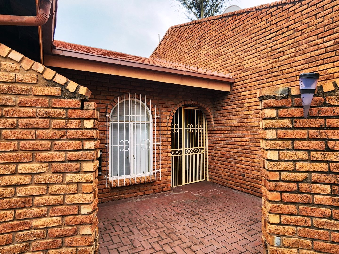Large three bedroom house for sale in Dorandia