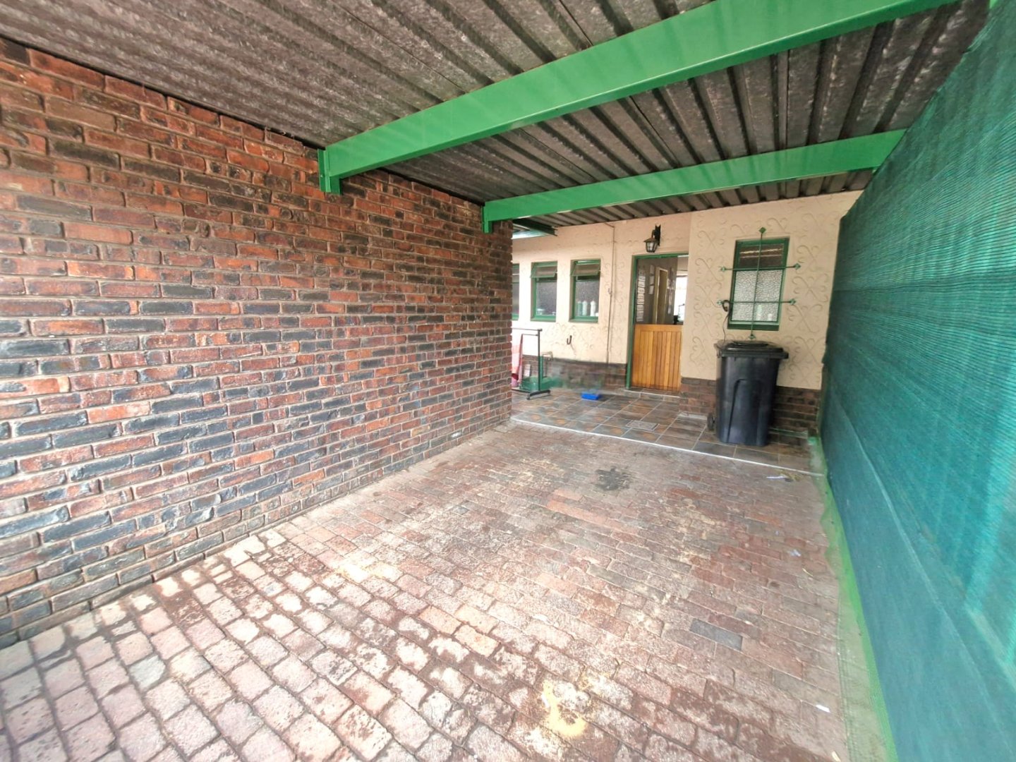 Large three bedroom for sale in Sinoville