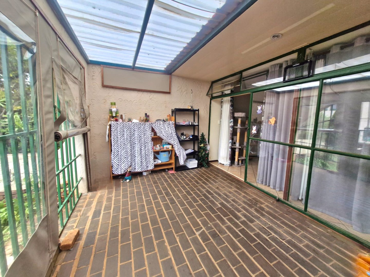 Large three bedroom for sale in Sinoville