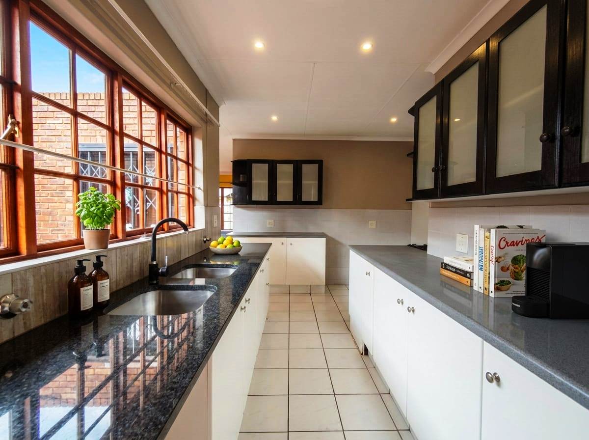 Five bedroom house for sale in old Doornpoort