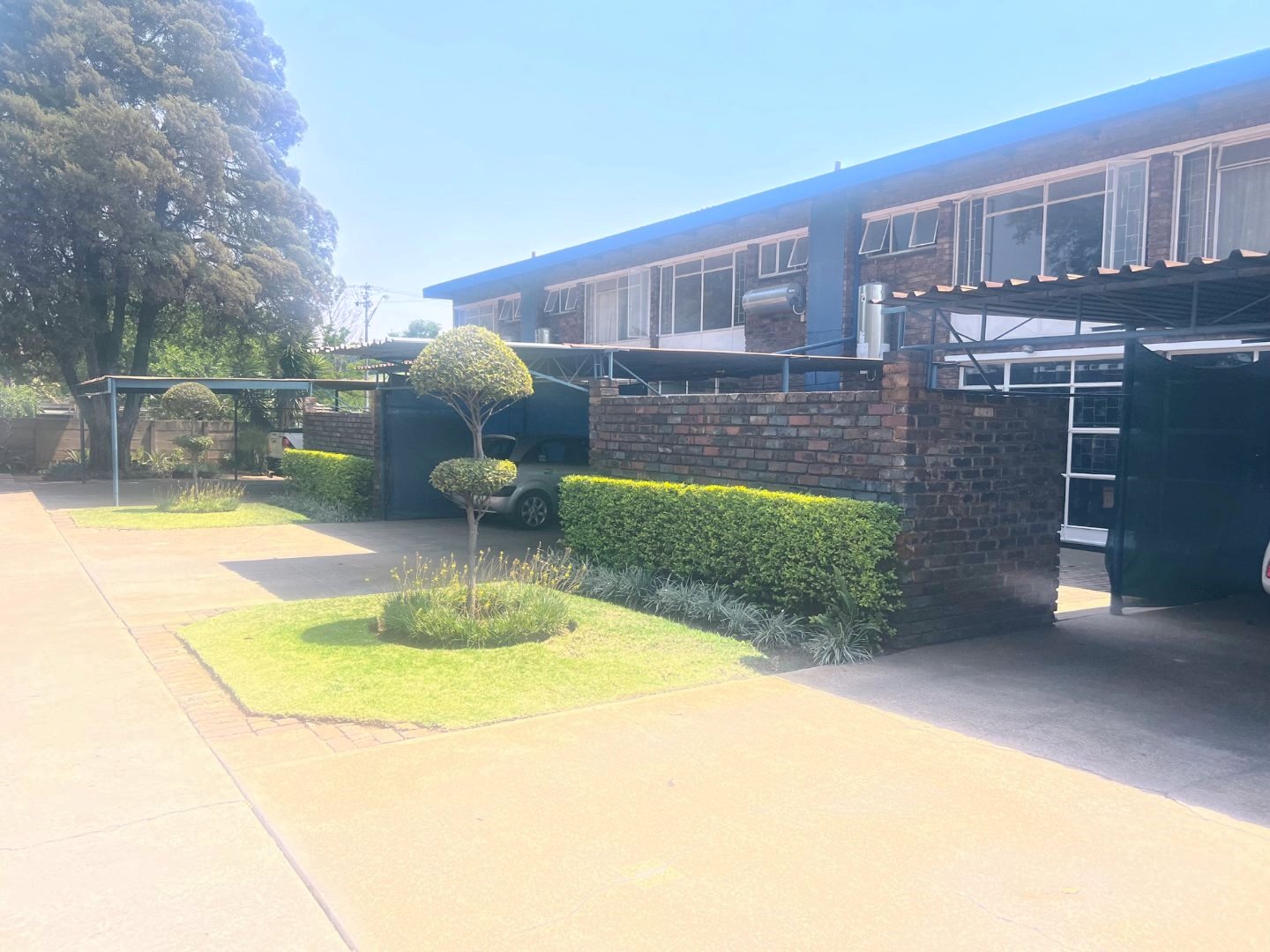 Cozy two bedroom duplex for sale in Roseville