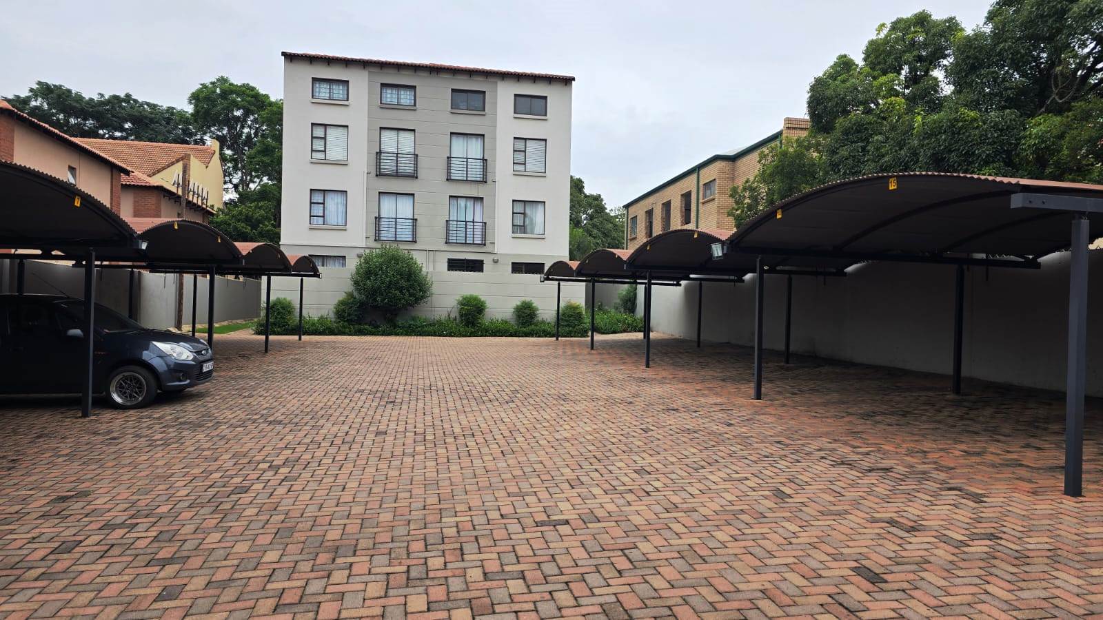 Ground bachelor apartment for sale in Hatfield