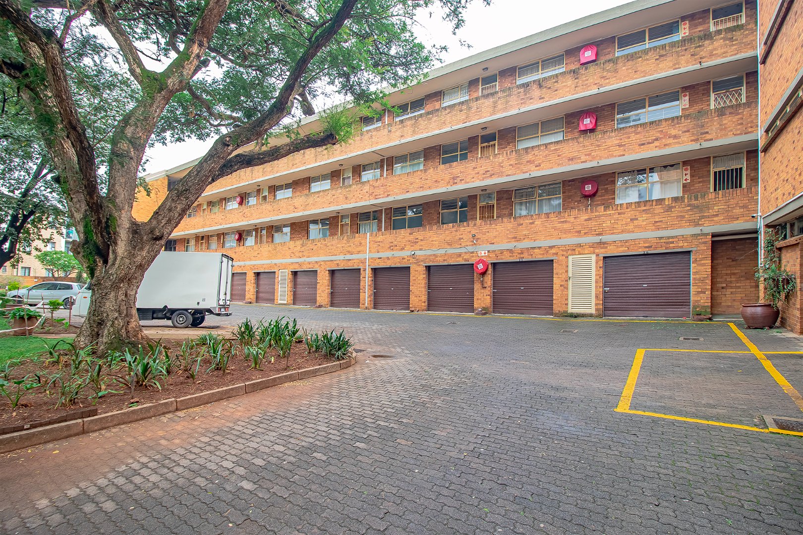 Three bedroom apartment for sale in Sinoville