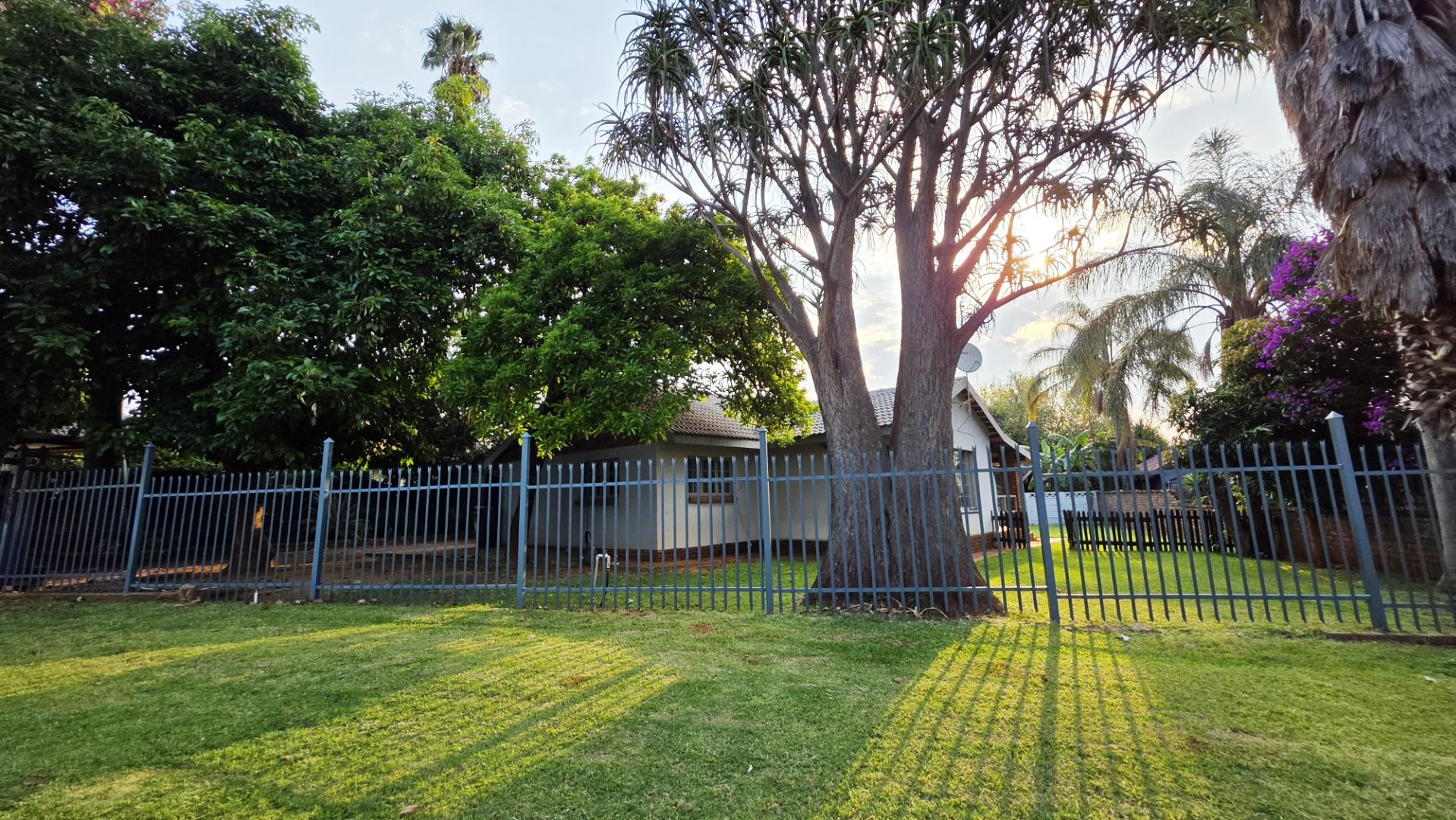 Four bed and flatlet for sale in Magalieskruin