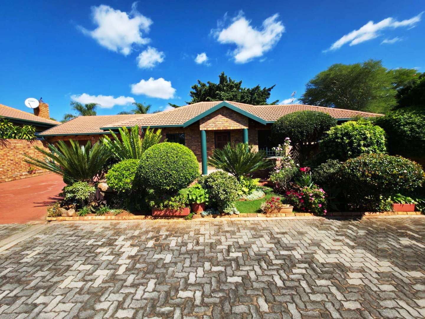 Beautiful three bedroom for sale in Magalieskruin