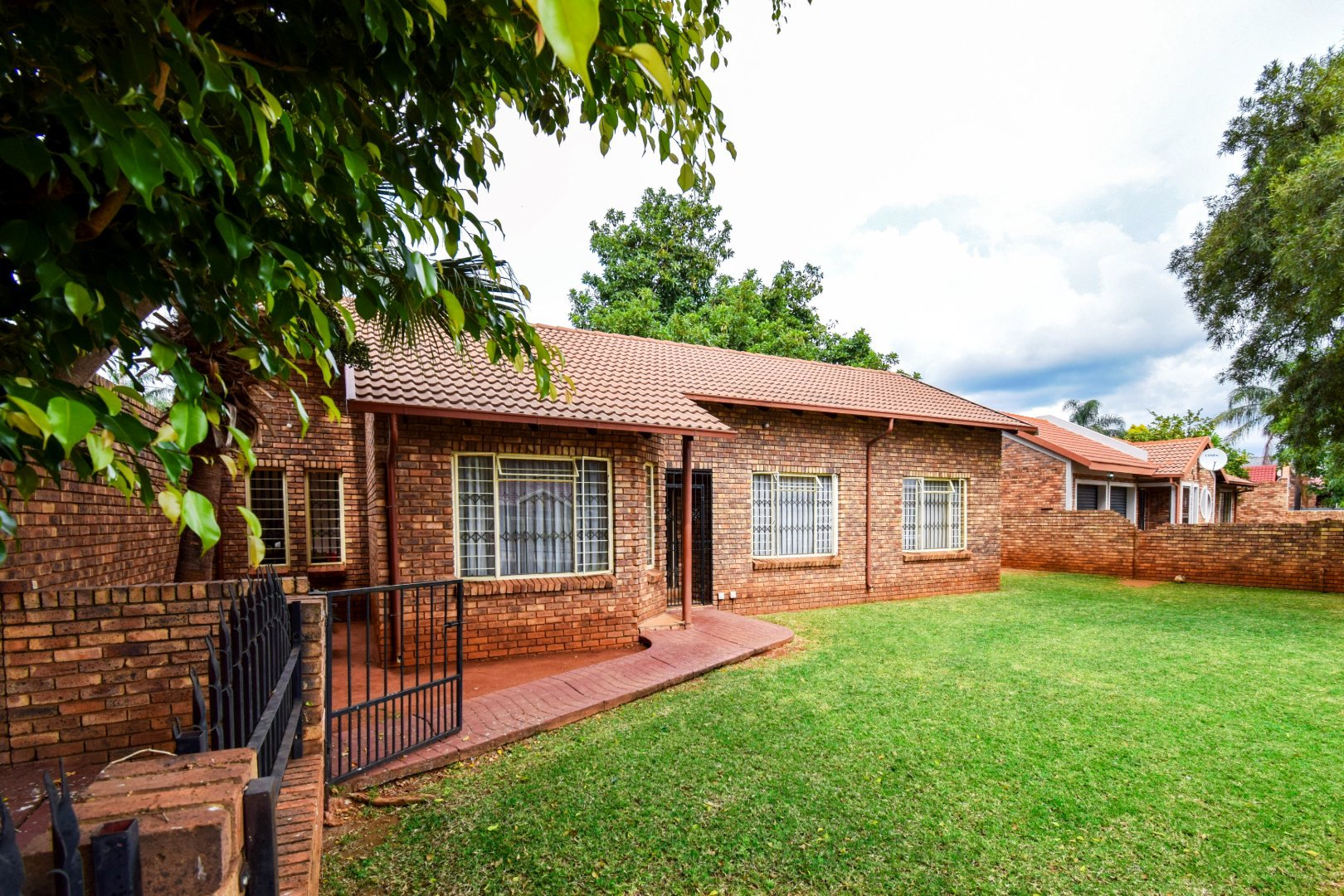 Three bedroom for sale in old Doornpoort