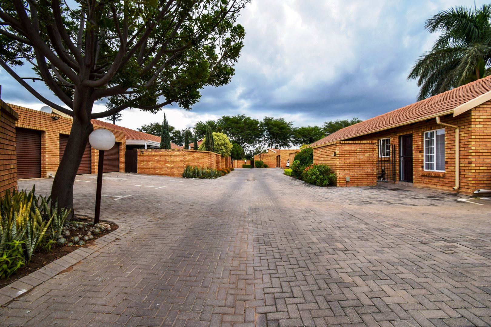 Cozy three bedroom for sale in Sinoville