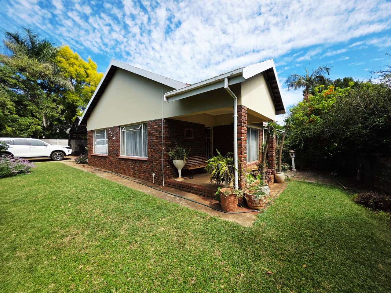 Three bedroom house for sale in Sinoville