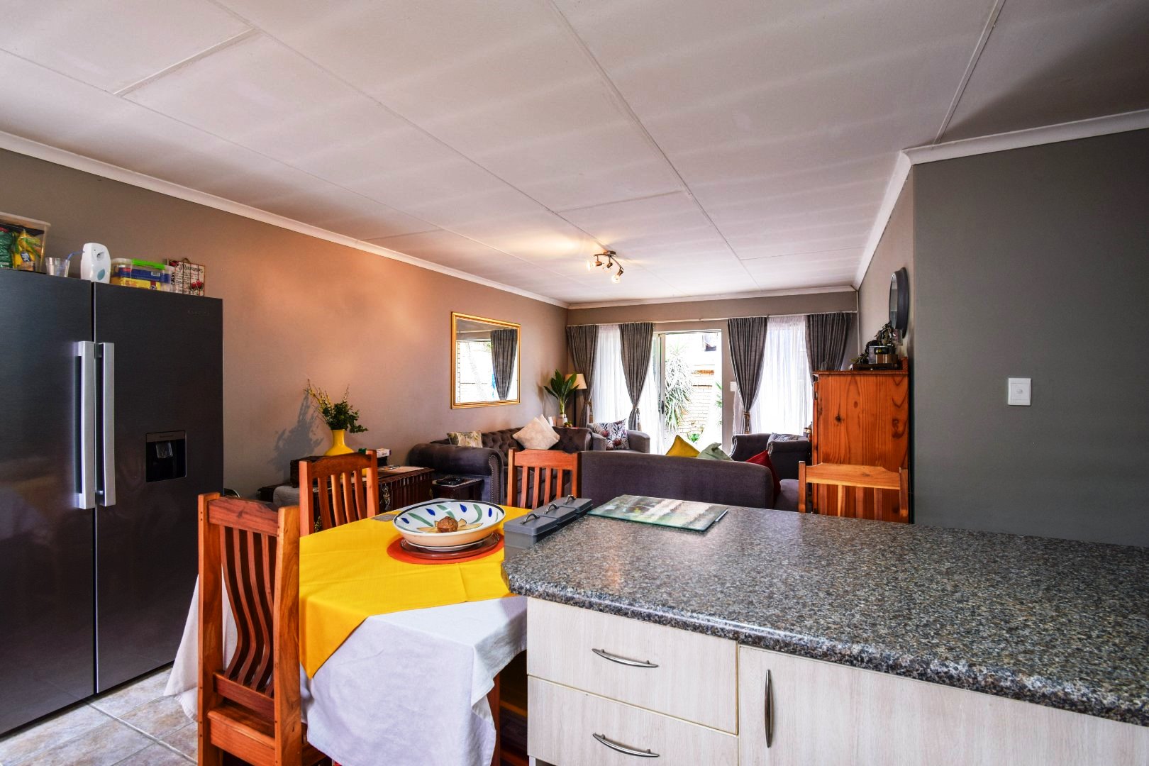 Cozy three bedroom for sale in Sinoville