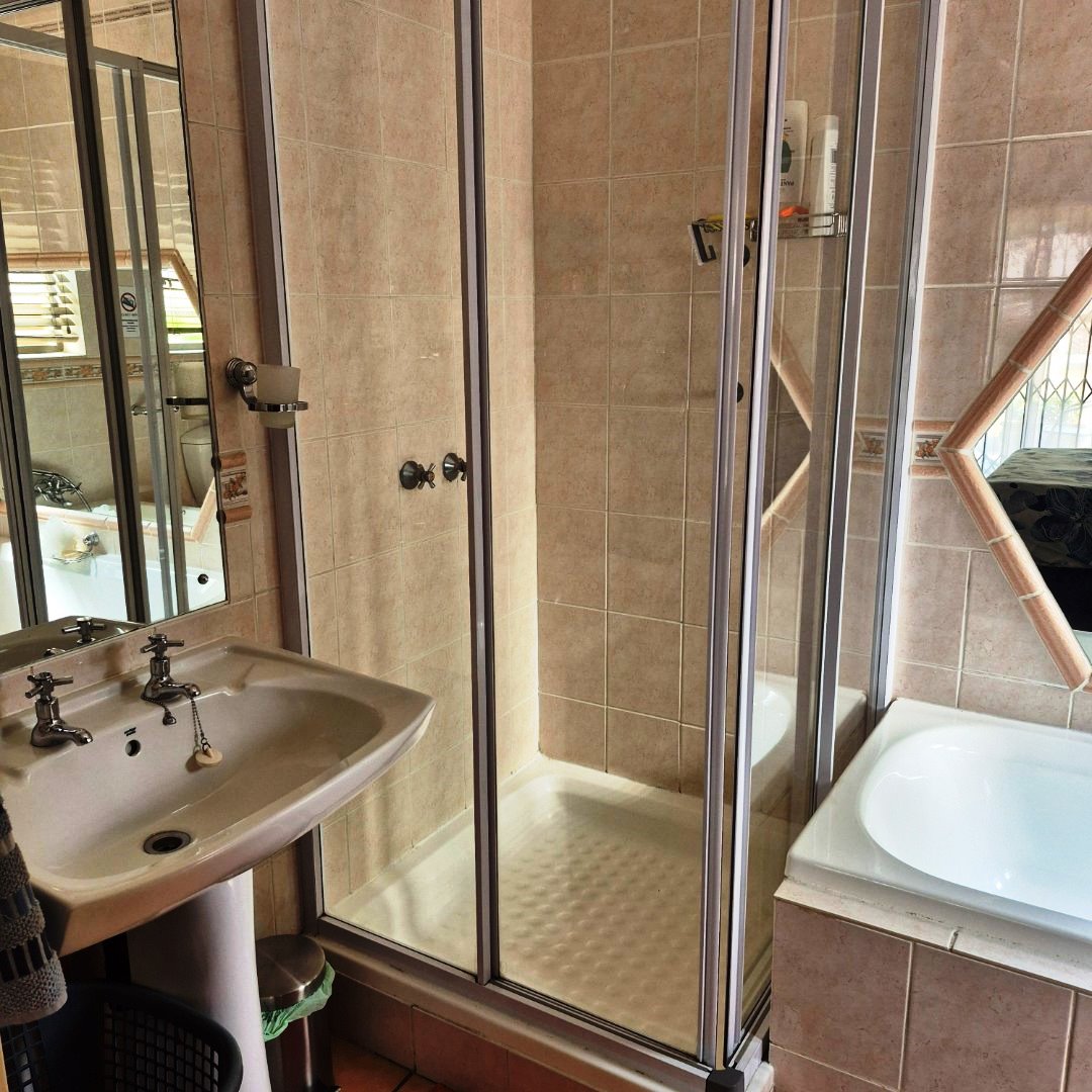 Ten bedroom guest house for sale in Wonderboom