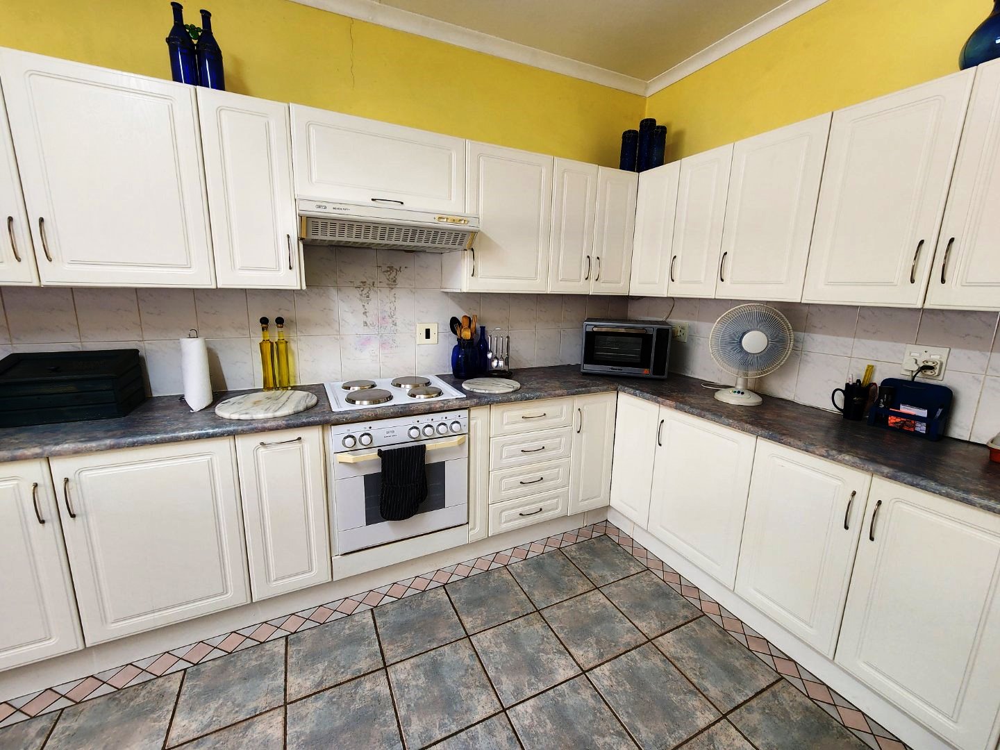 Spacious four bedroom for sale in Dorandia