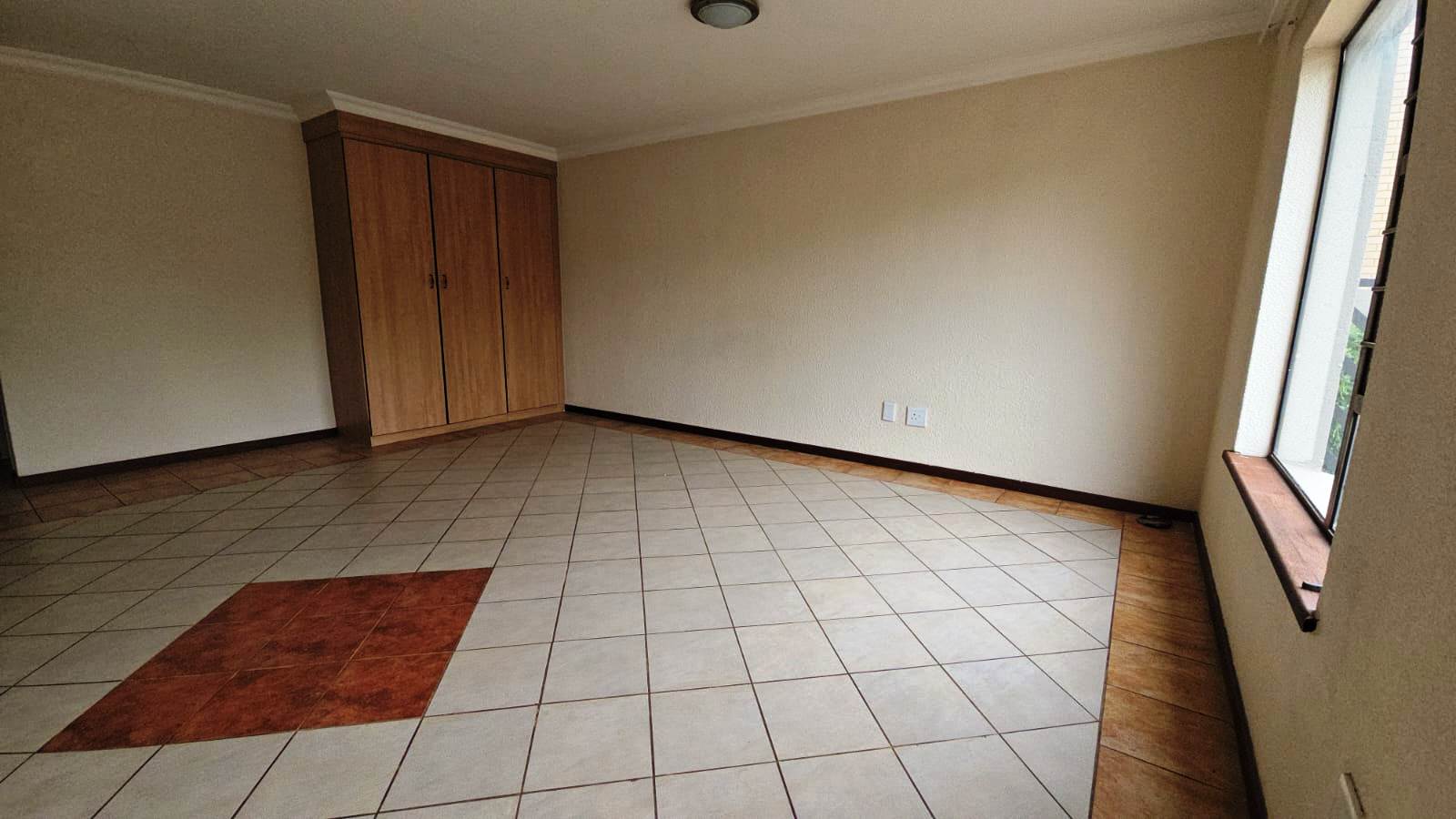 Ground bachelor apartment for sale in Hatfield