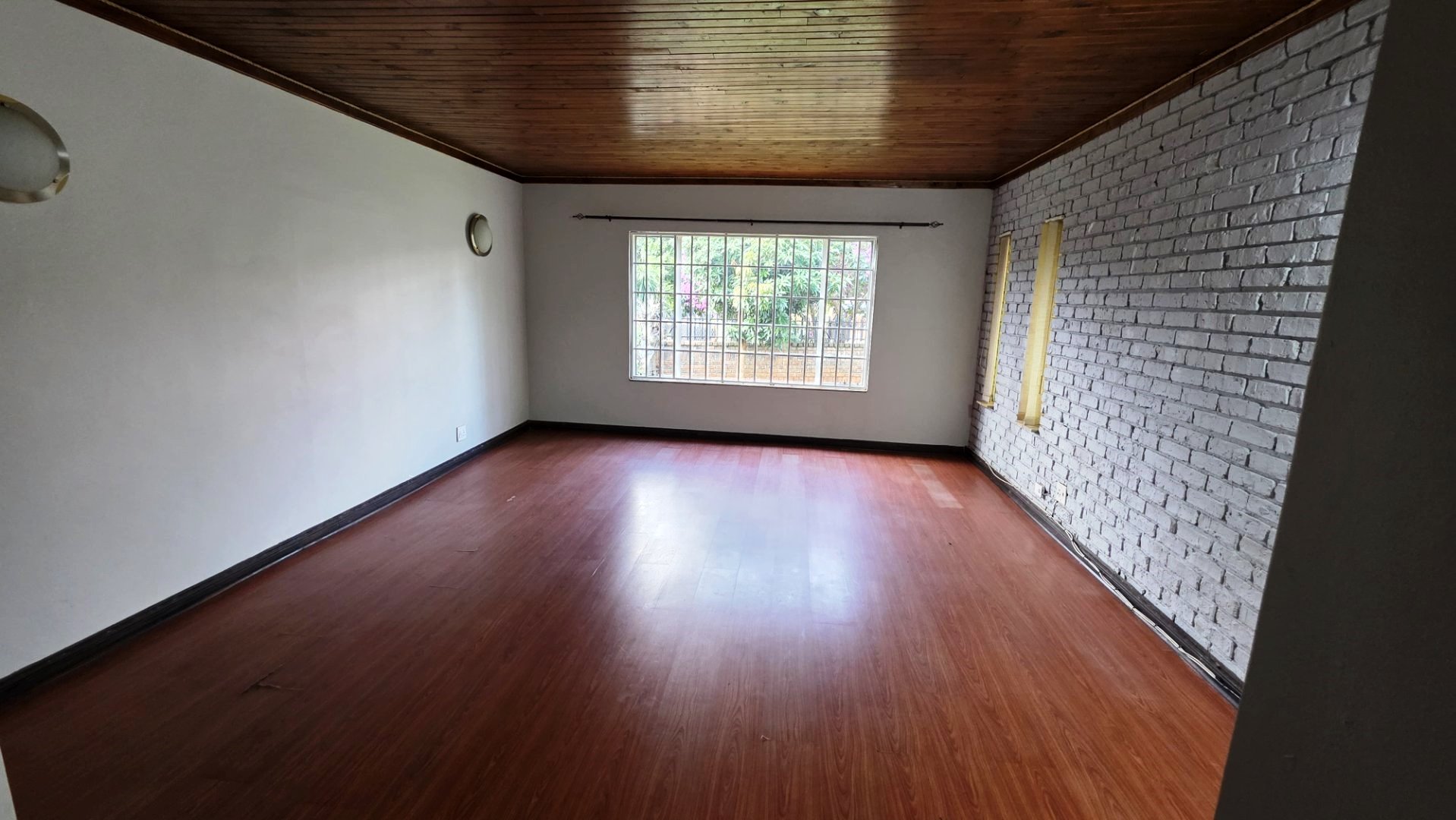 Four bed and flatlet for sale in Magalieskruin