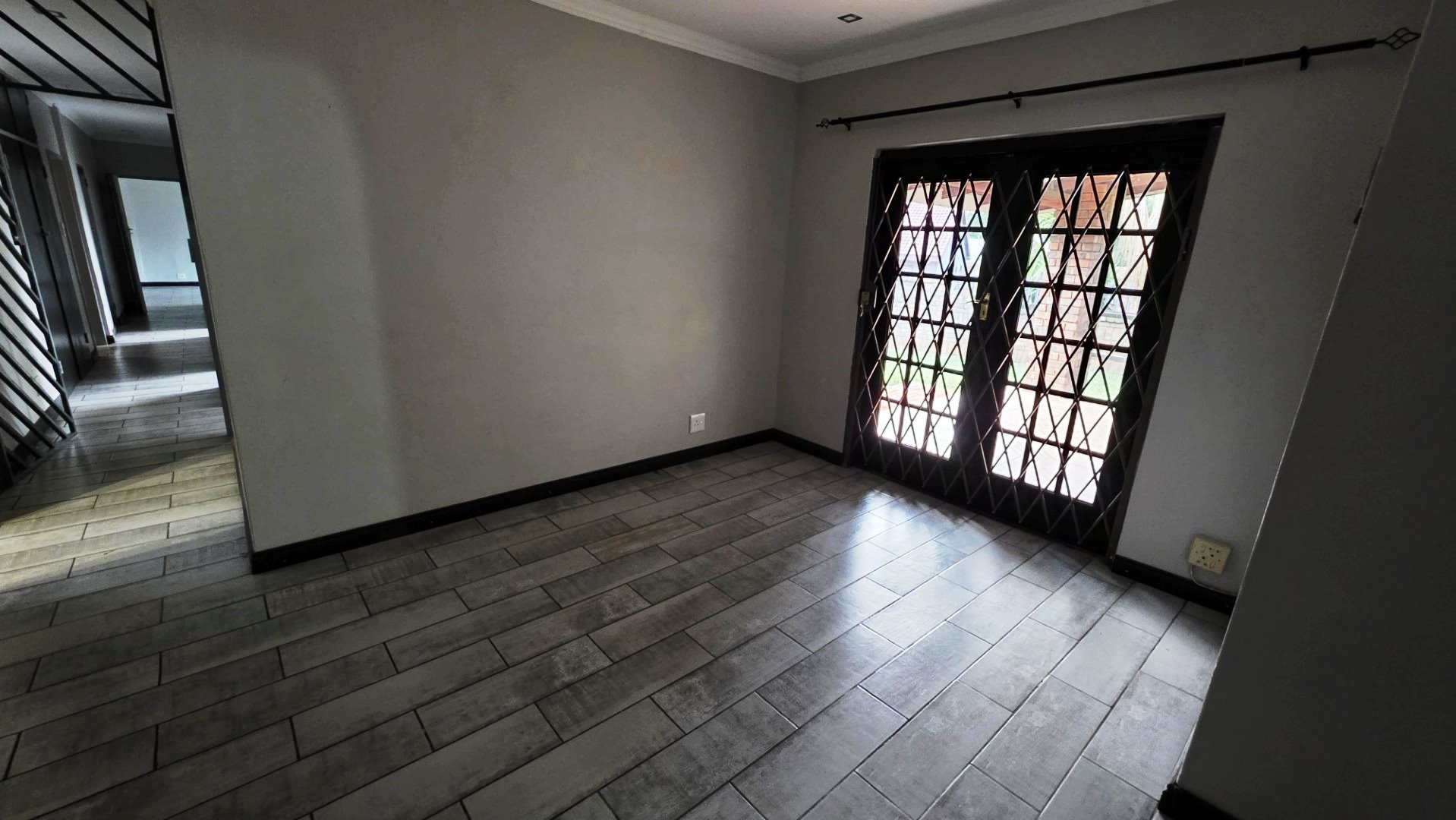 Four bed and flatlet for sale in Magalieskruin