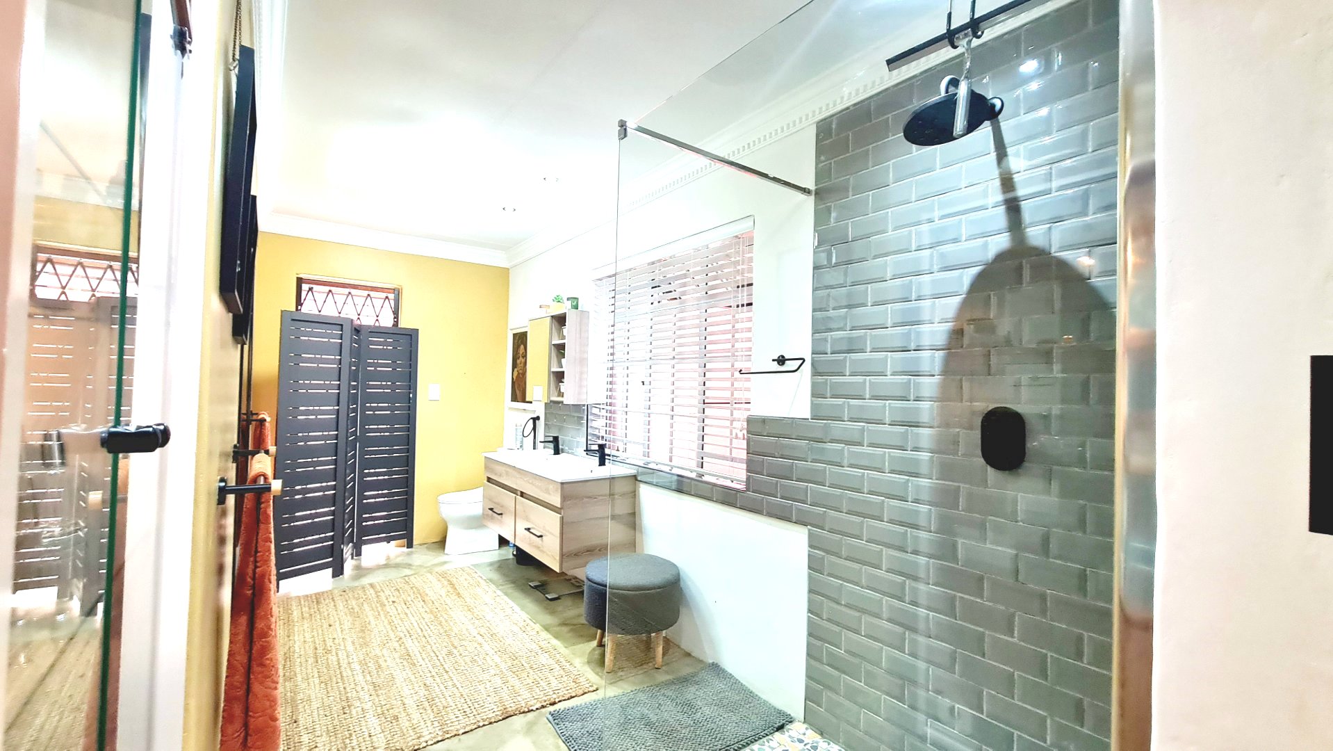 Three bedroom house with two flatlets for sale