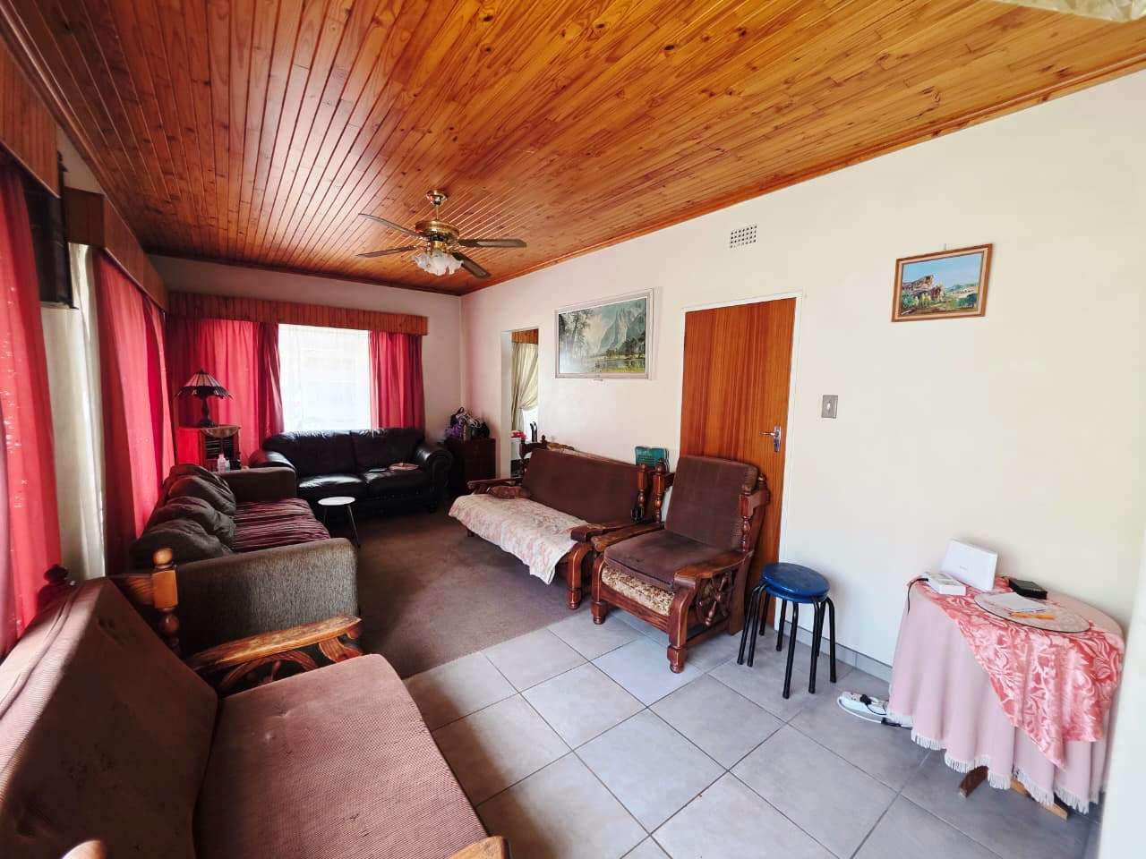 Three bedroom house for sale in Sinoville