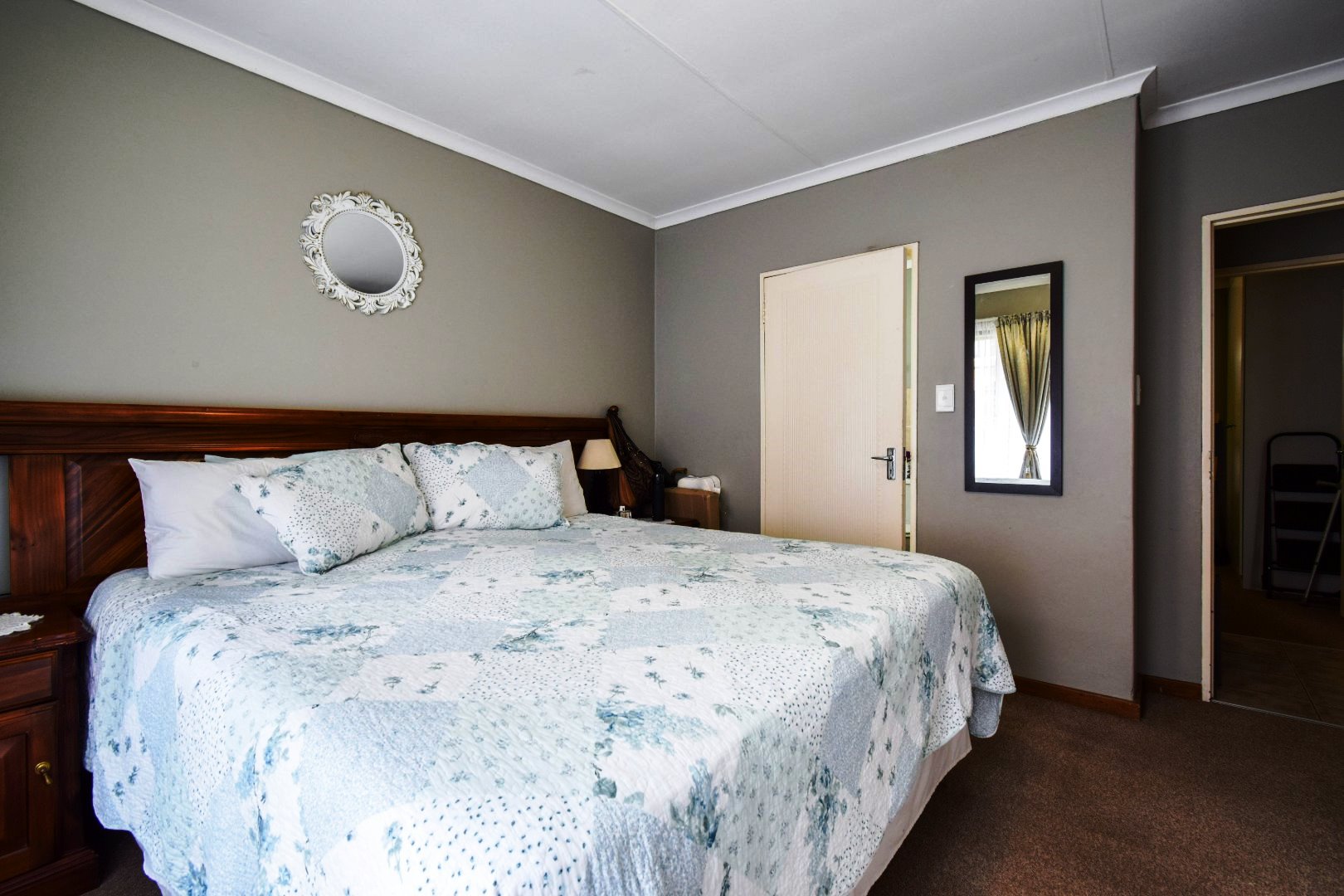 Cozy three bedroom for sale in Sinoville