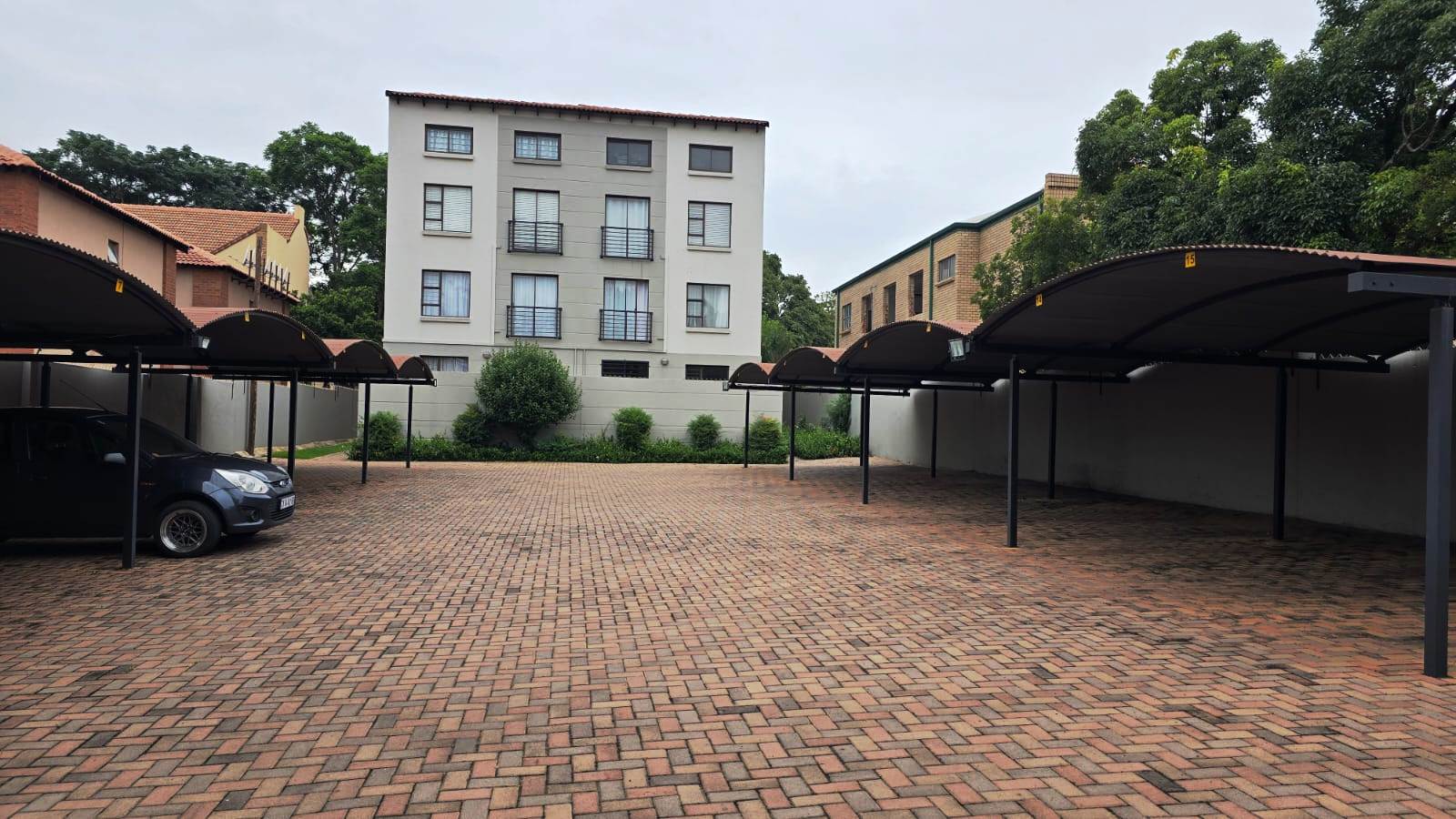 Ground bachelor apartment for sale in Hatfield