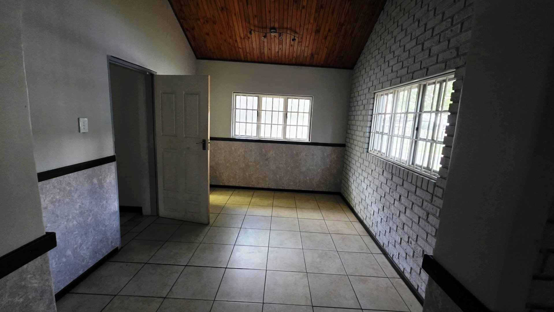 Four bed and flatlet for sale in Magalieskruin