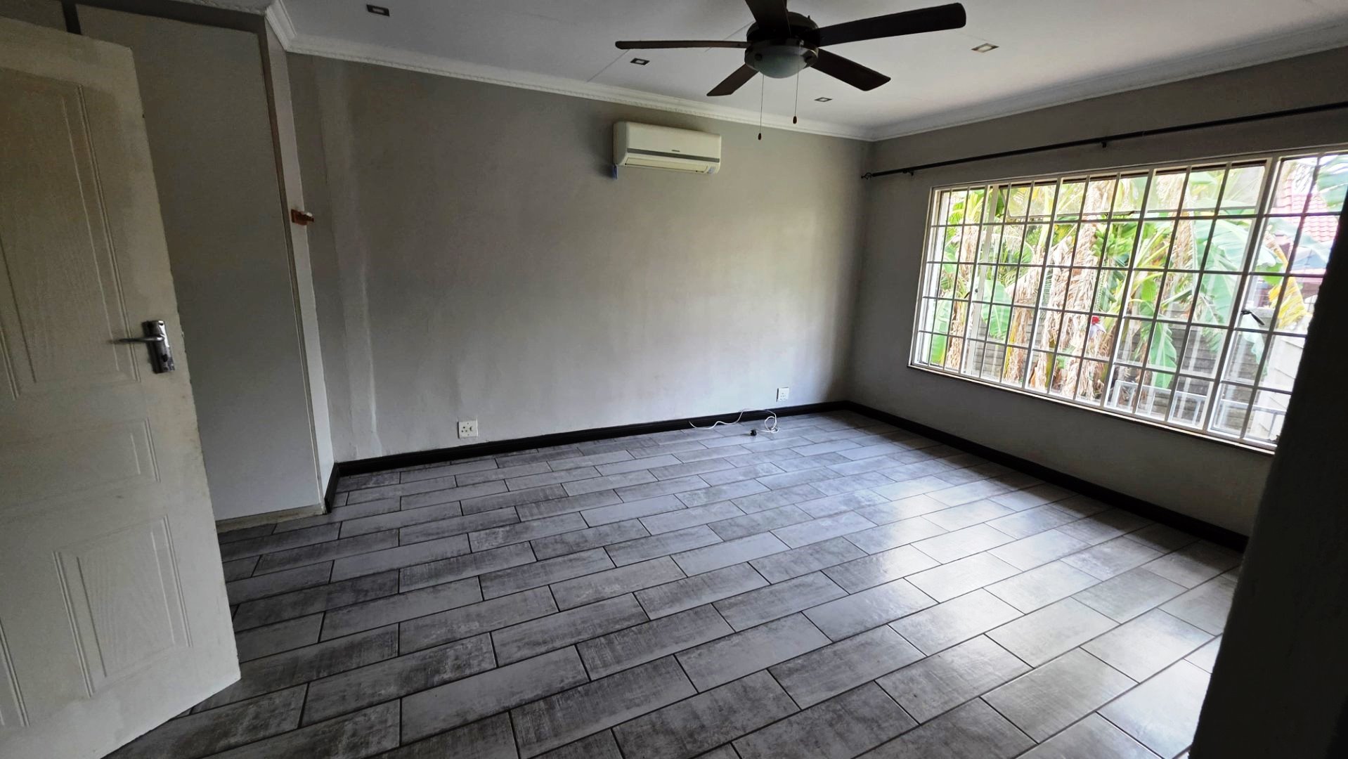 Four bed and flatlet for sale in Magalieskruin