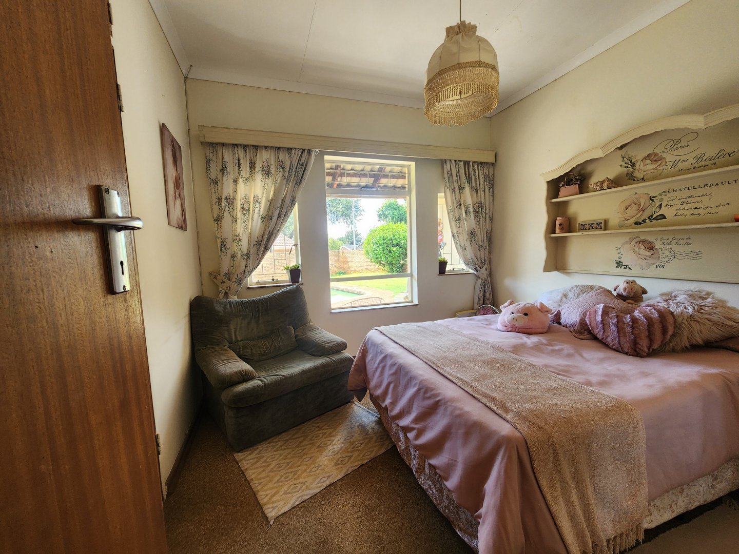Three bedroom house for sale in Magalieskruin