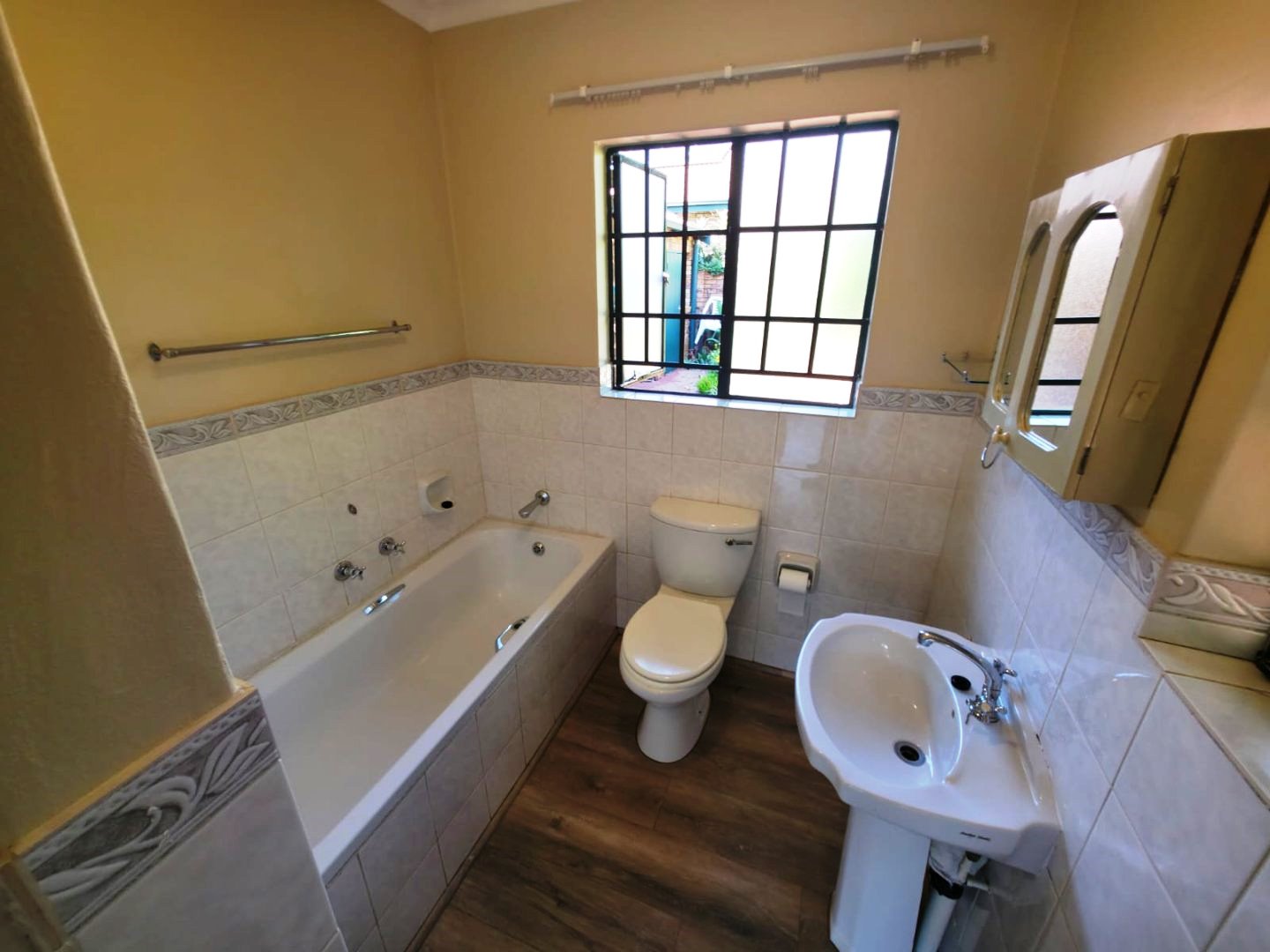 Beautiful three bedroom for sale in Magalieskruin