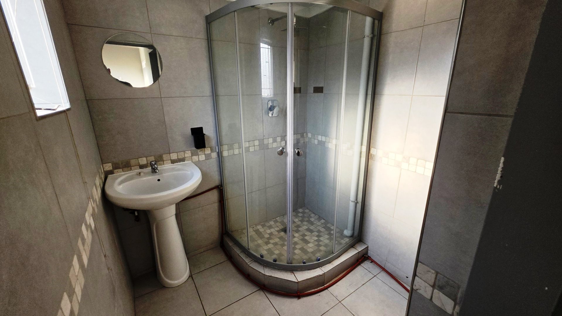 Four bed and flatlet for sale in Magalieskruin