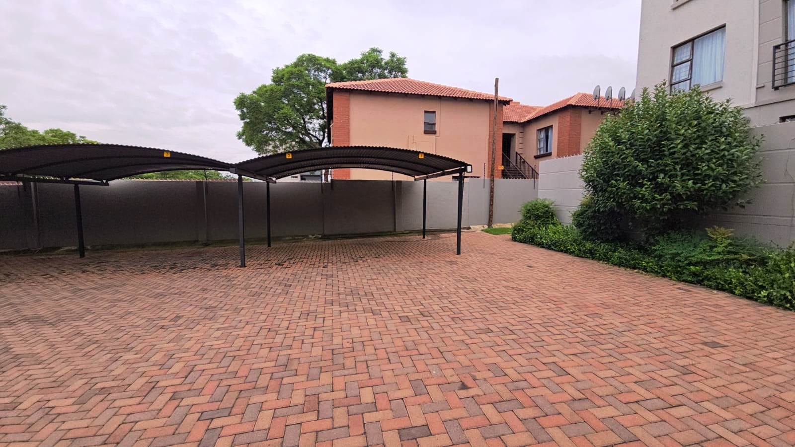 Ground bachelor apartment for sale in Hatfield