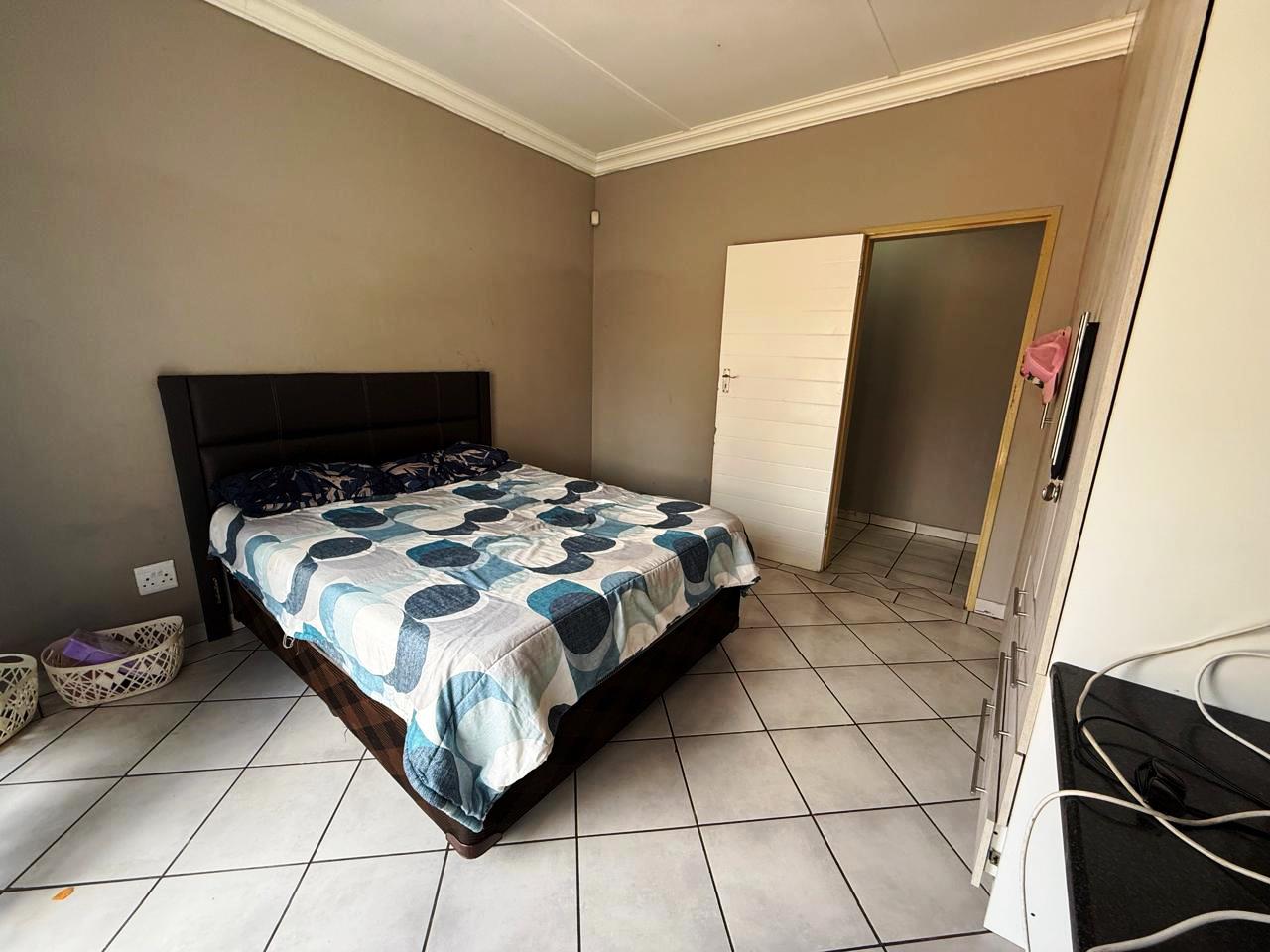 Large three bedroom for sale in Sinoville