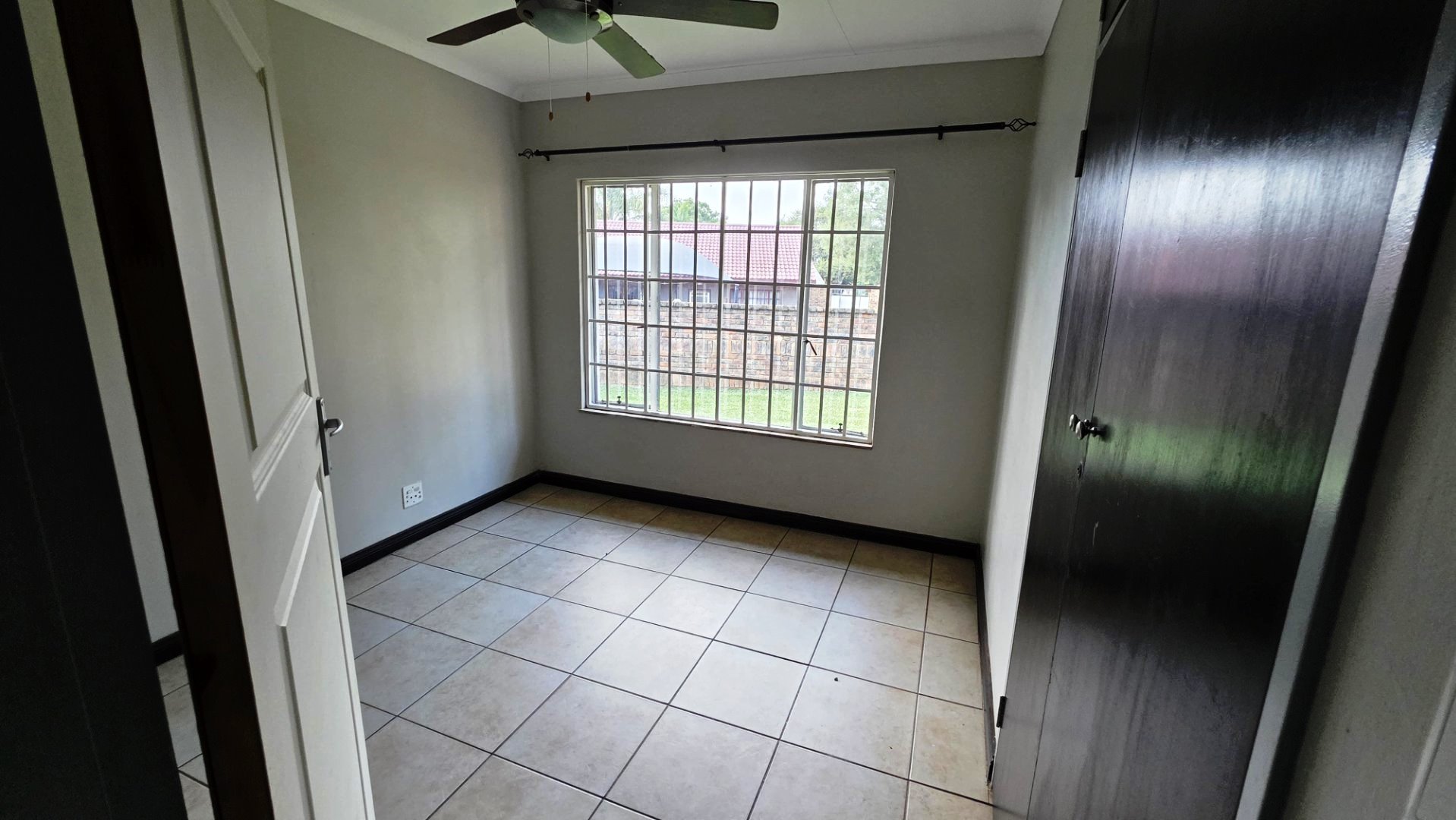 Four bed and flatlet for sale in Magalieskruin