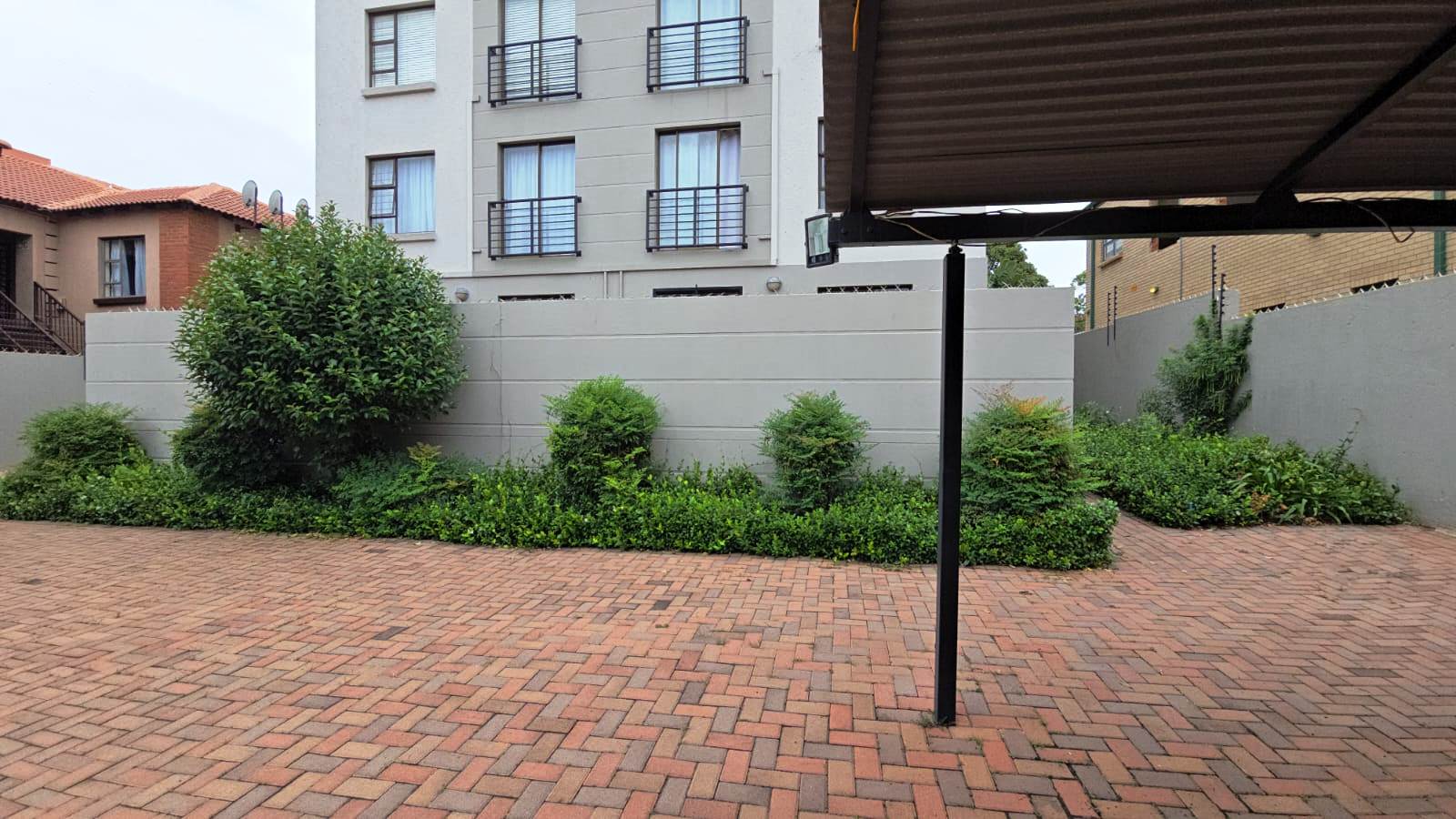 Ground bachelor apartment for sale in Hatfield
