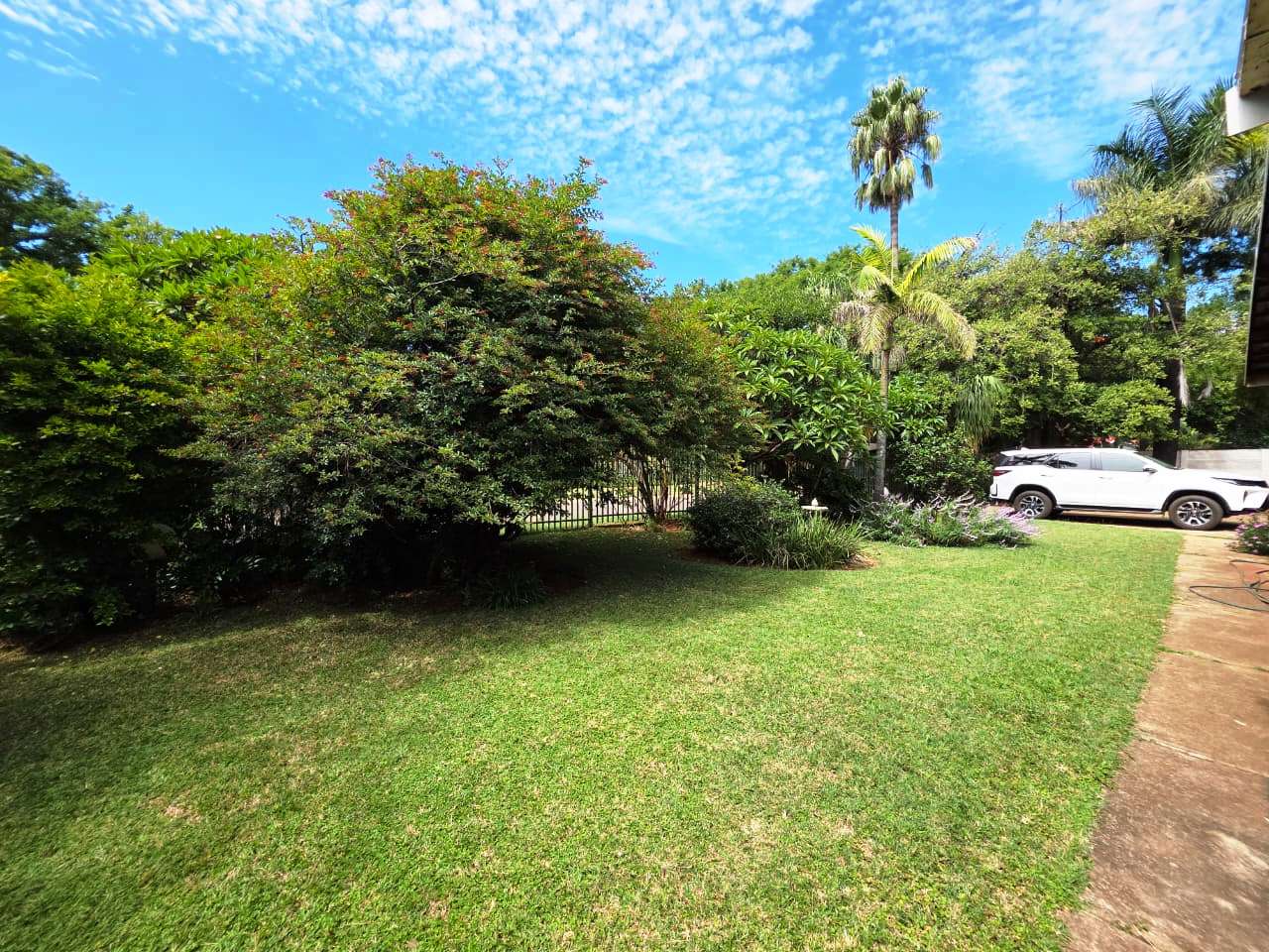 Three bedroom house for sale in Sinoville