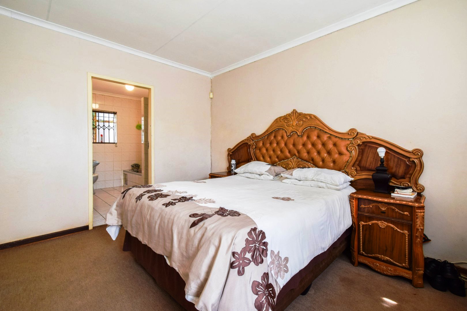 Three bedroom for sale in old Doornpoort