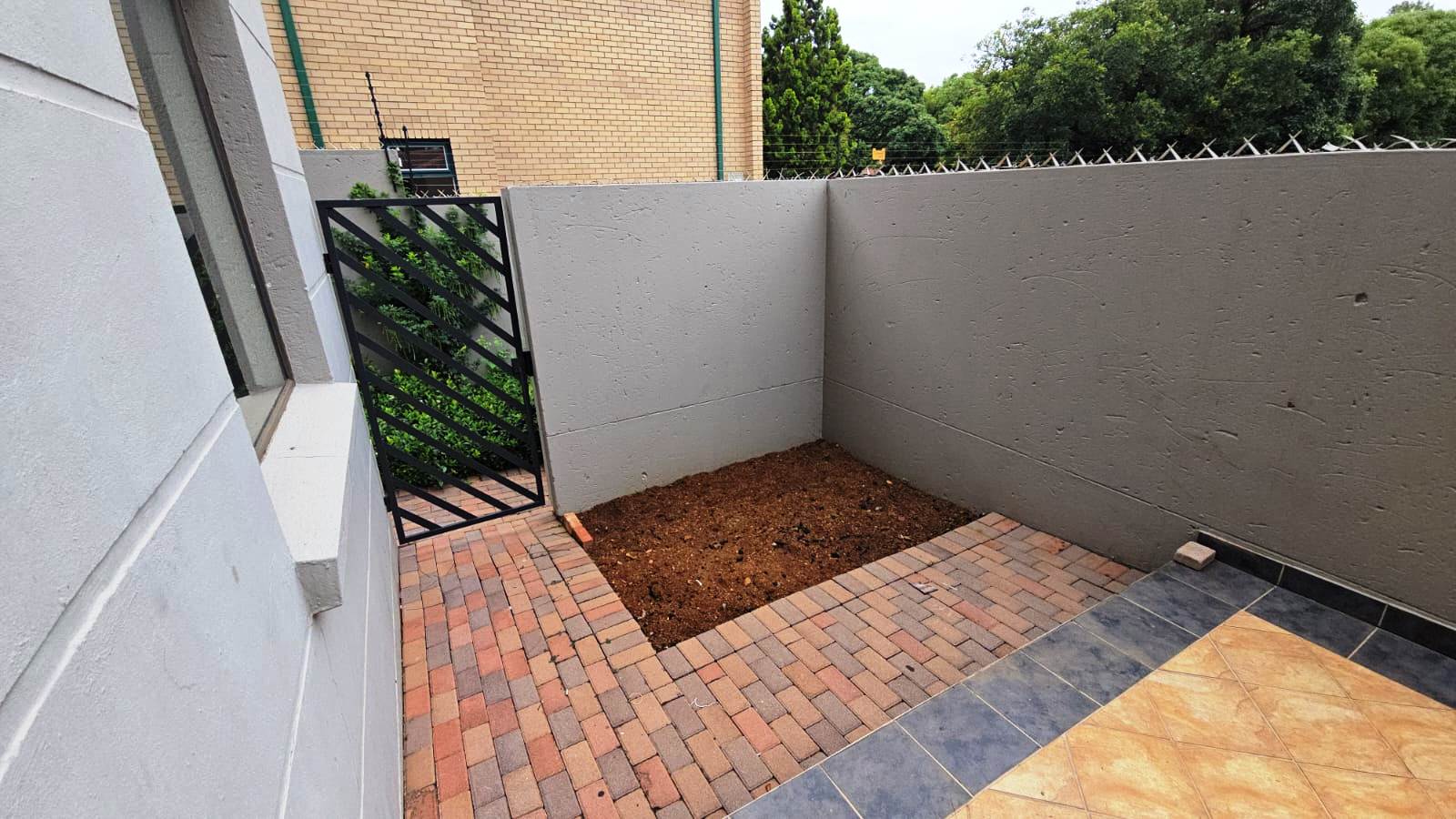 Ground bachelor apartment for sale in Hatfield