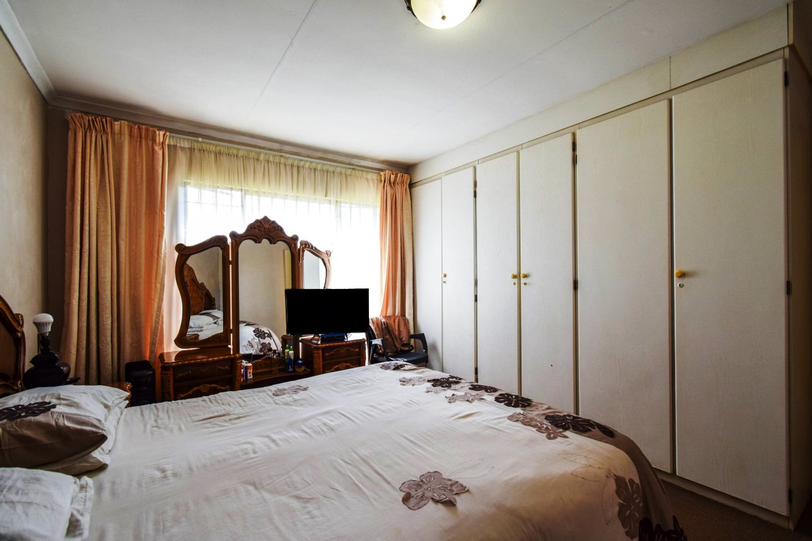 Three bedroom for sale in old Doornpoort