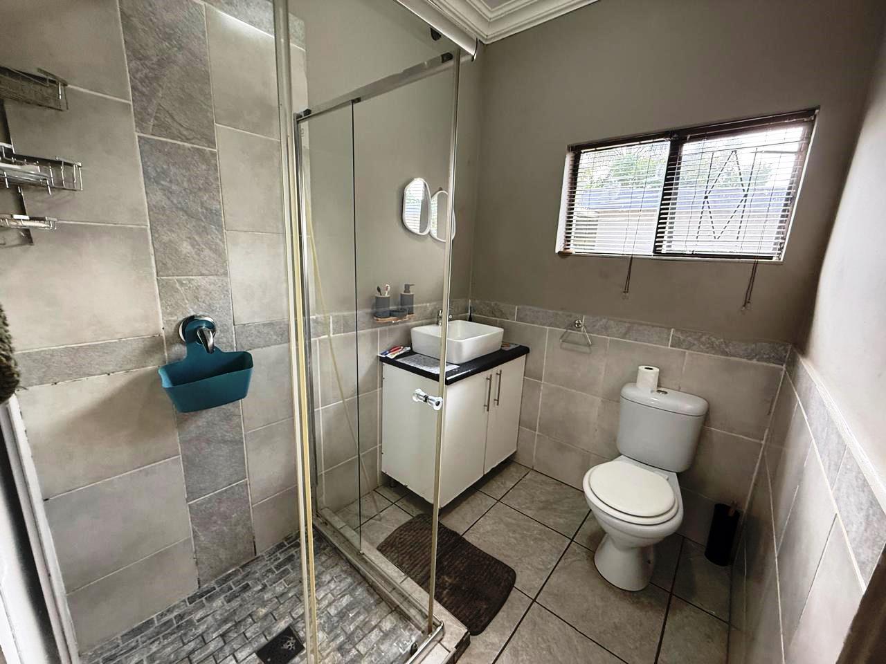 Large three bedroom for sale in Sinoville