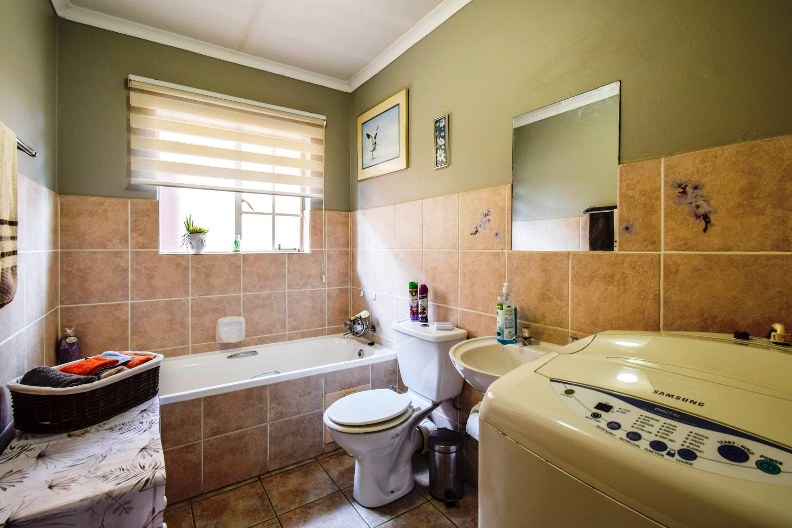 Cozy three bedroom for sale in Sinoville