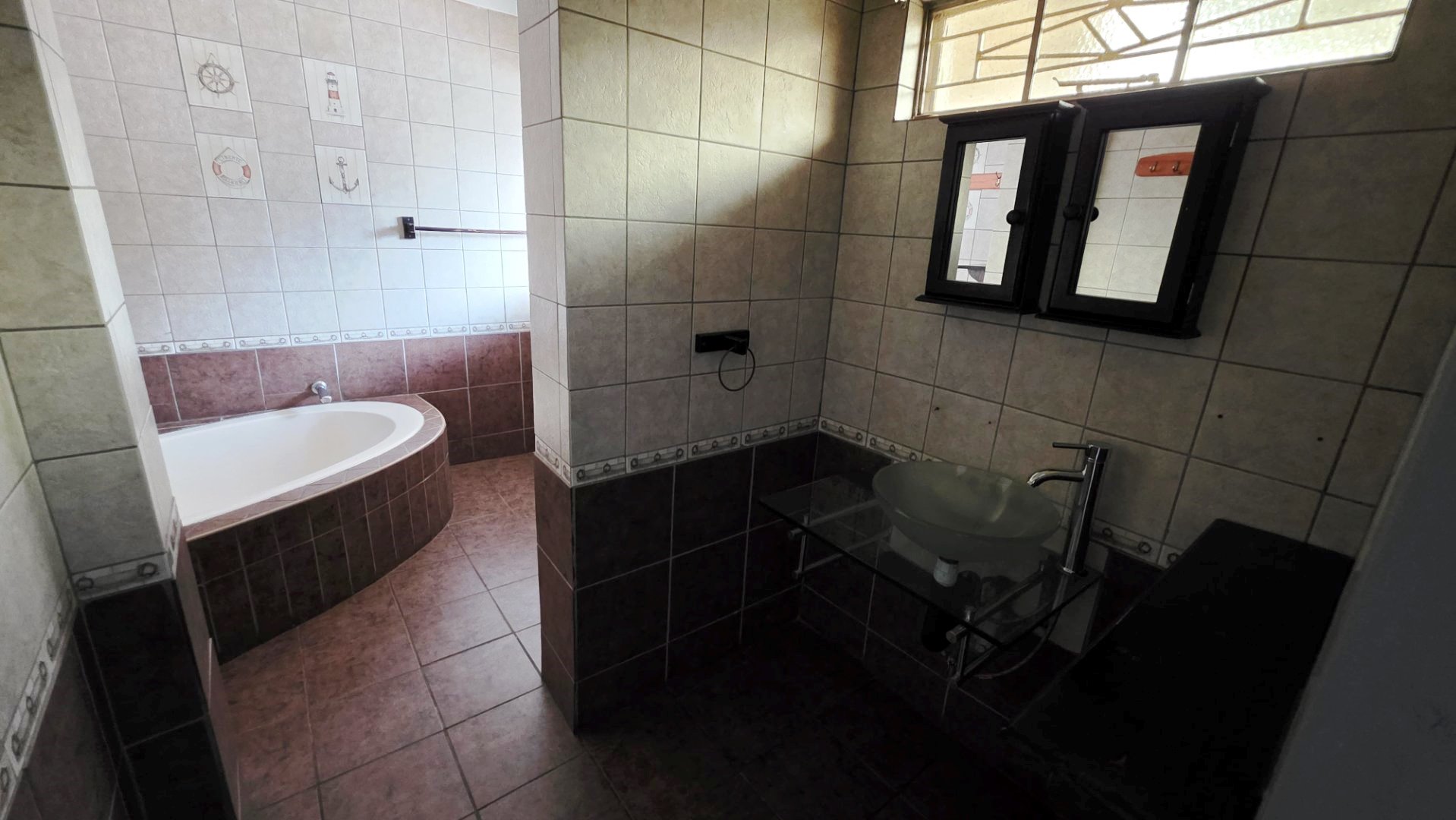 Four bed and flatlet for sale in Magalieskruin