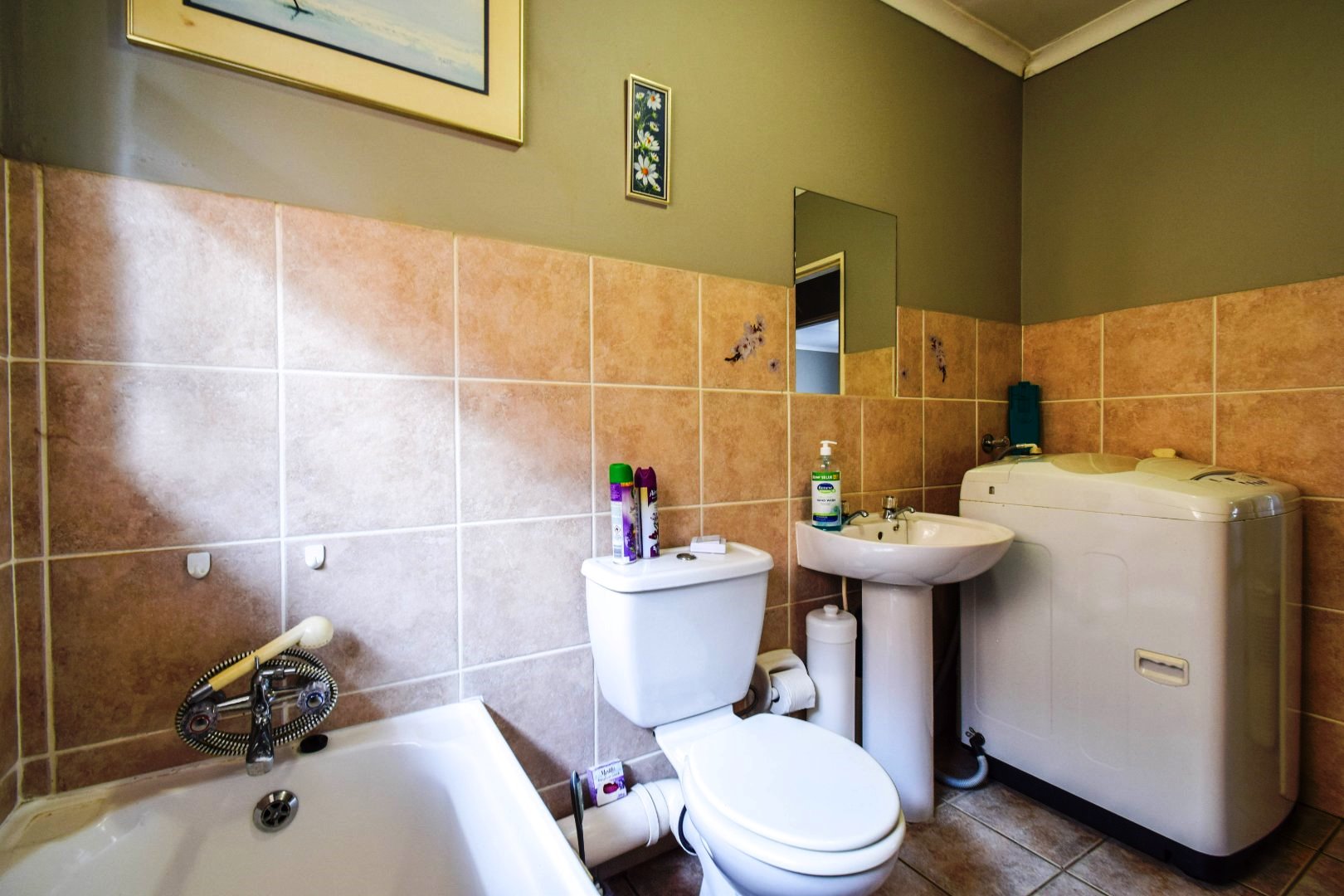 Cozy three bedroom for sale in Sinoville